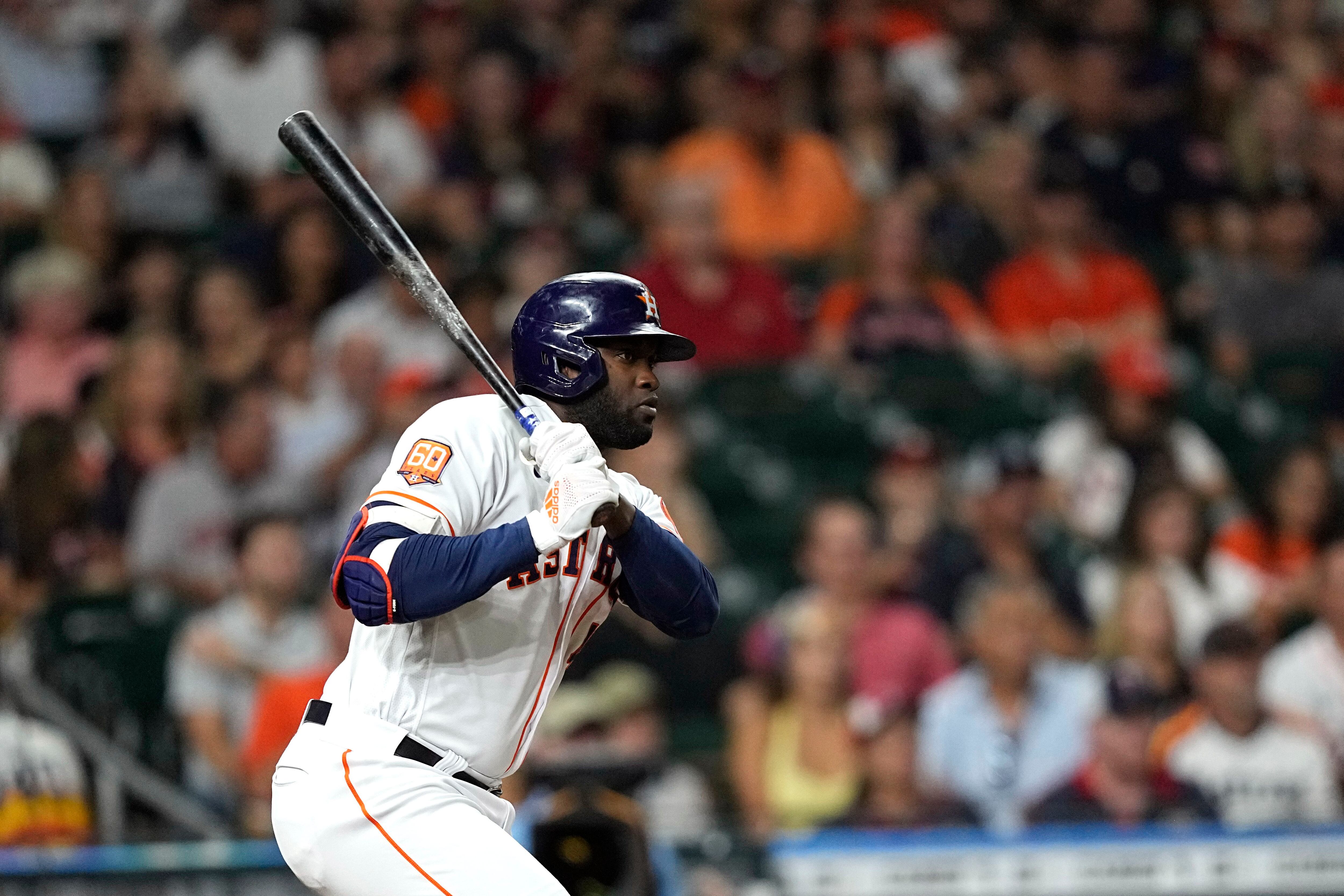 With parents and homers on mind, Álvarez delivers for Astros