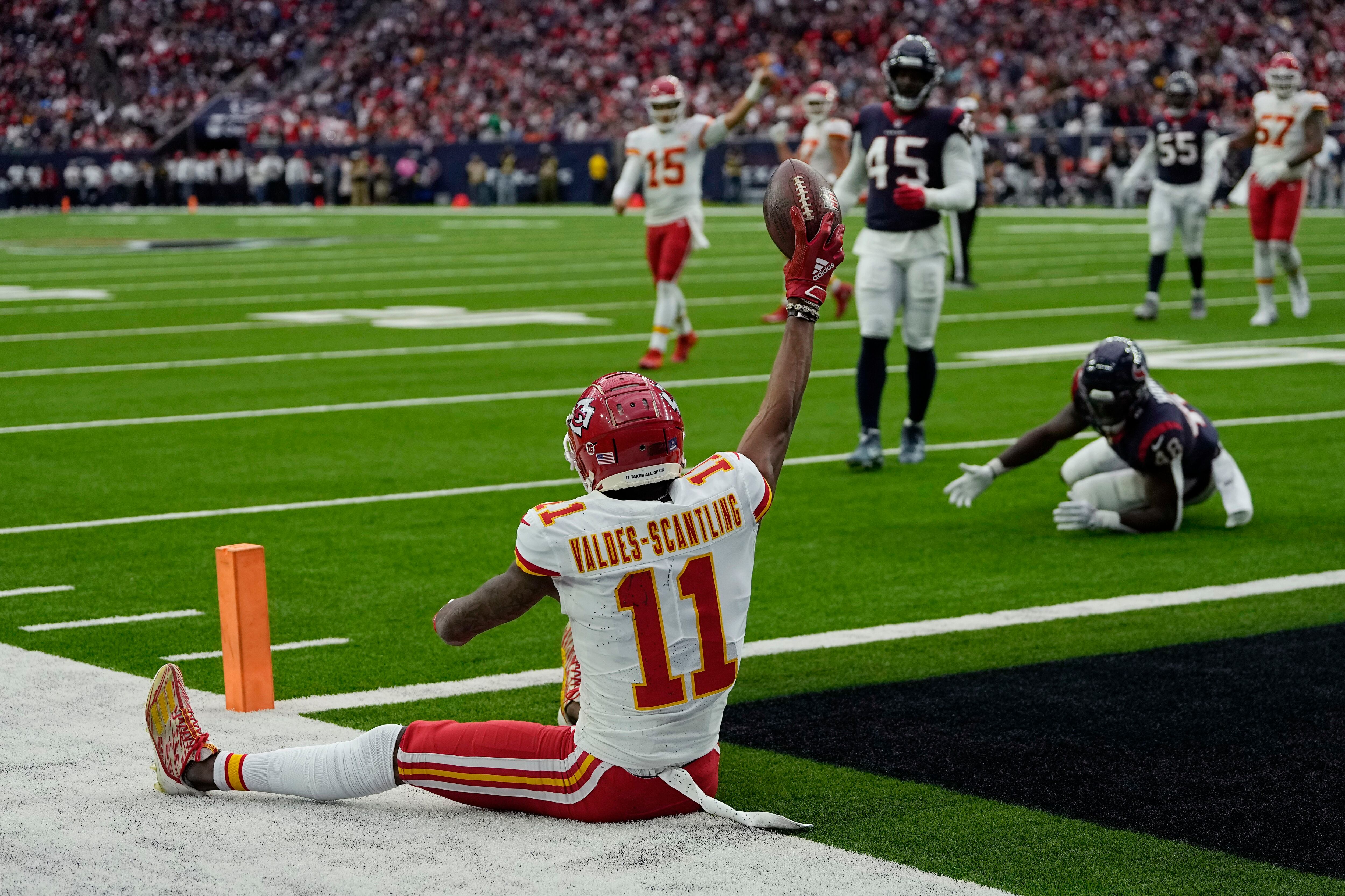 McKinnon's 26-yard run in OT lifts Chiefs over Texans 30-24 – KXAN