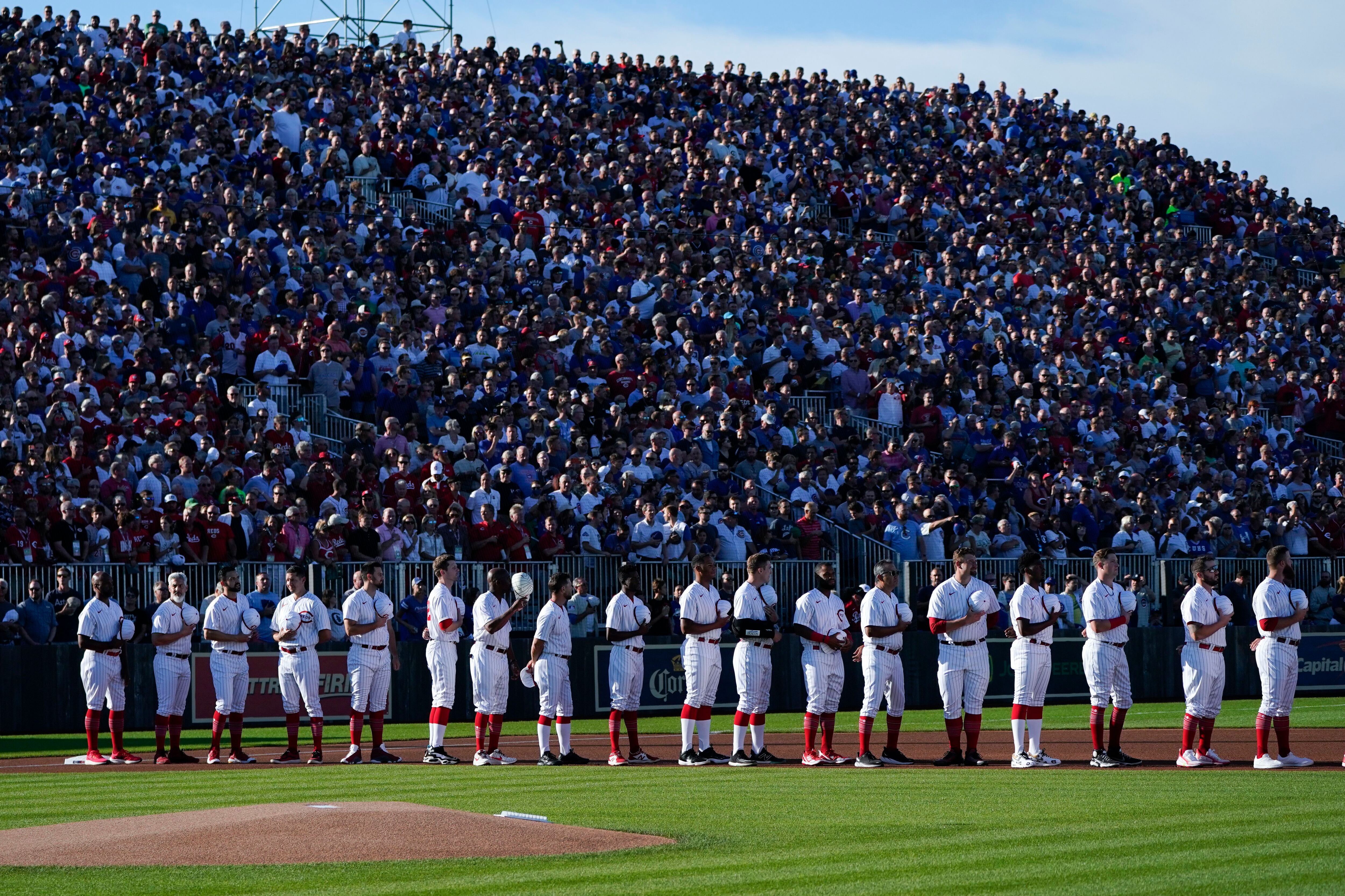 Cubs beat Reds in 2nd 'Field of Dreams' game