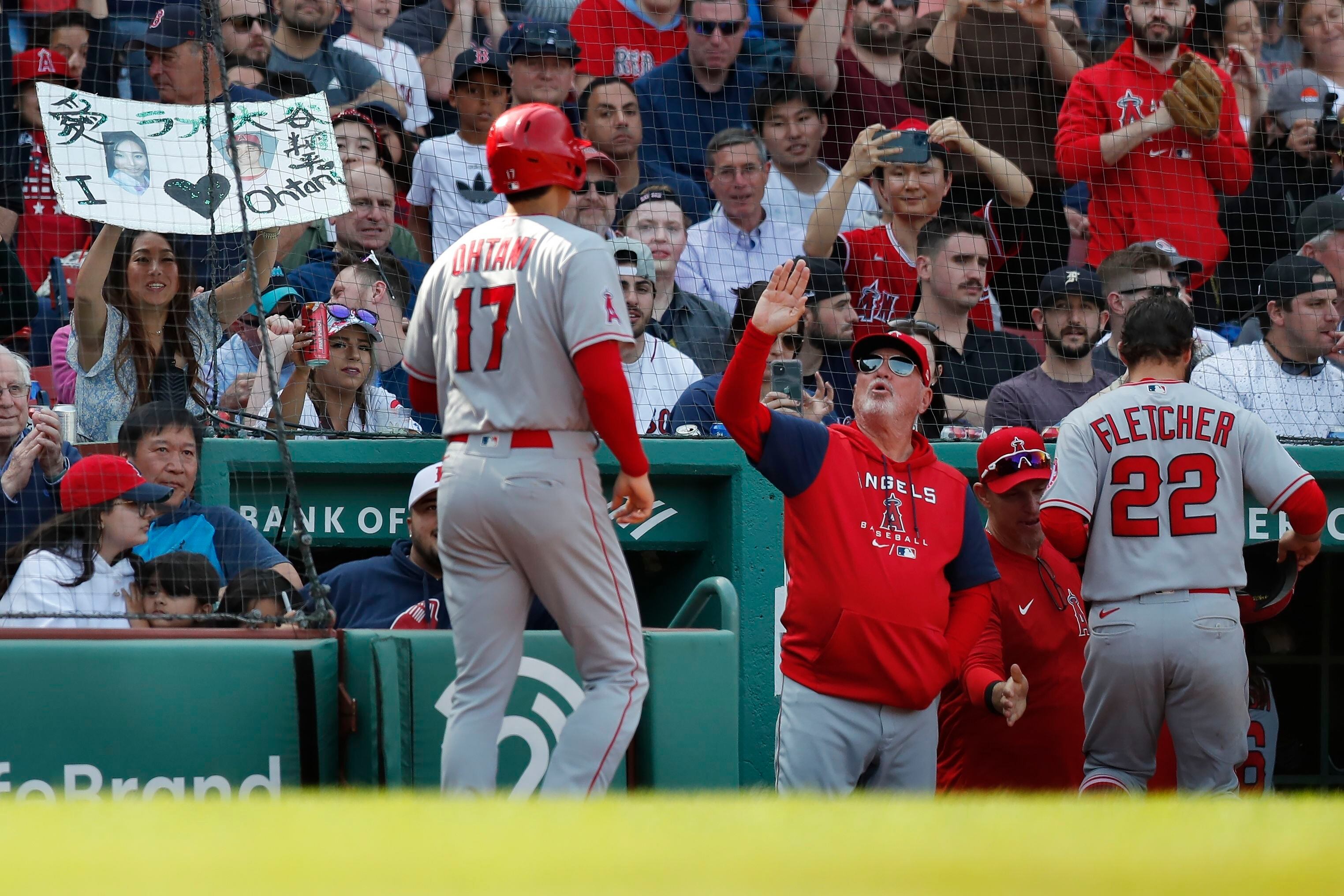 Ward, Walsh hit HRs in Angels' 6-run 10th, beat Red Sox 10-5