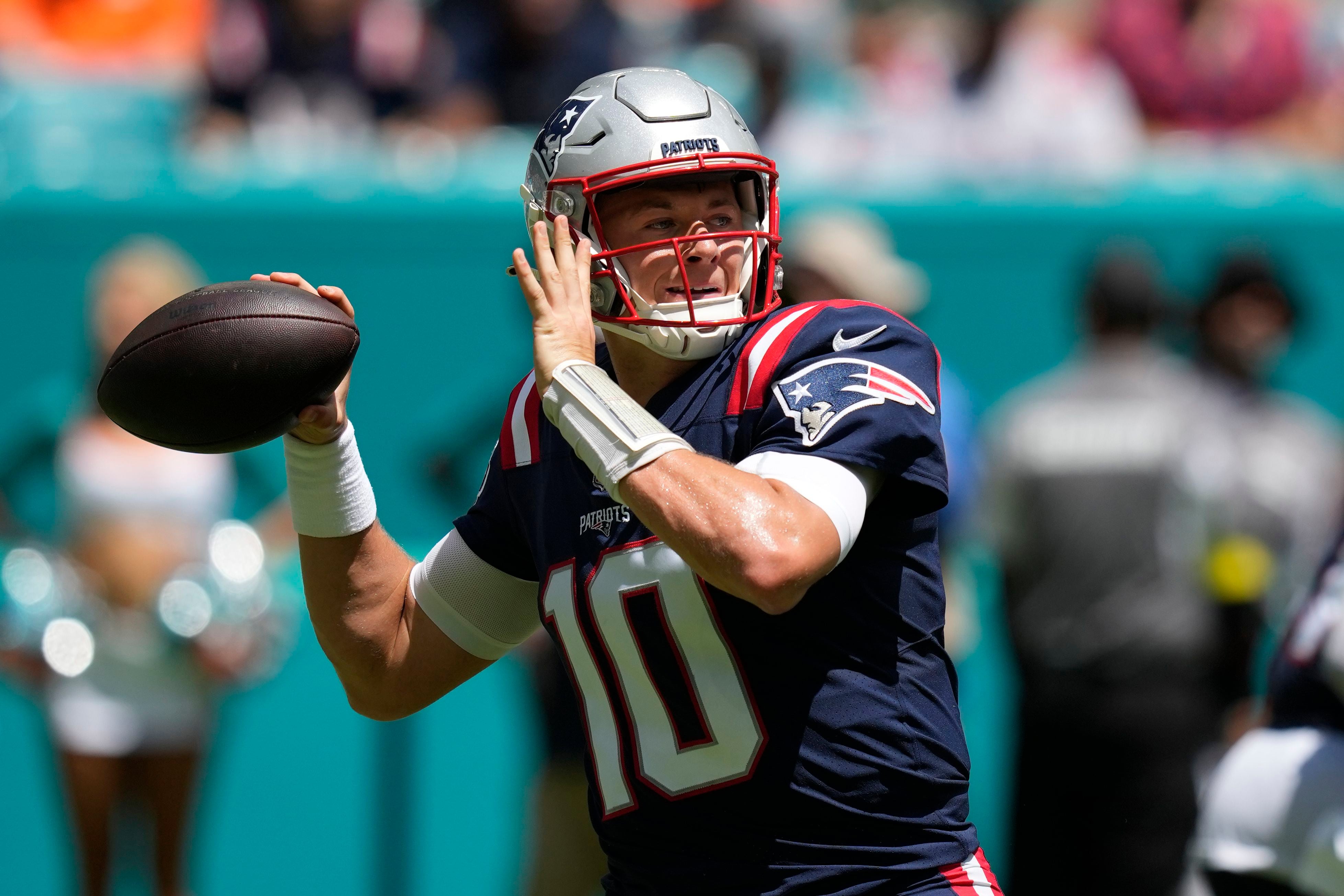 New England Patriots QB Brian Hoyer injured, replaced by rookie Bailey Zappe