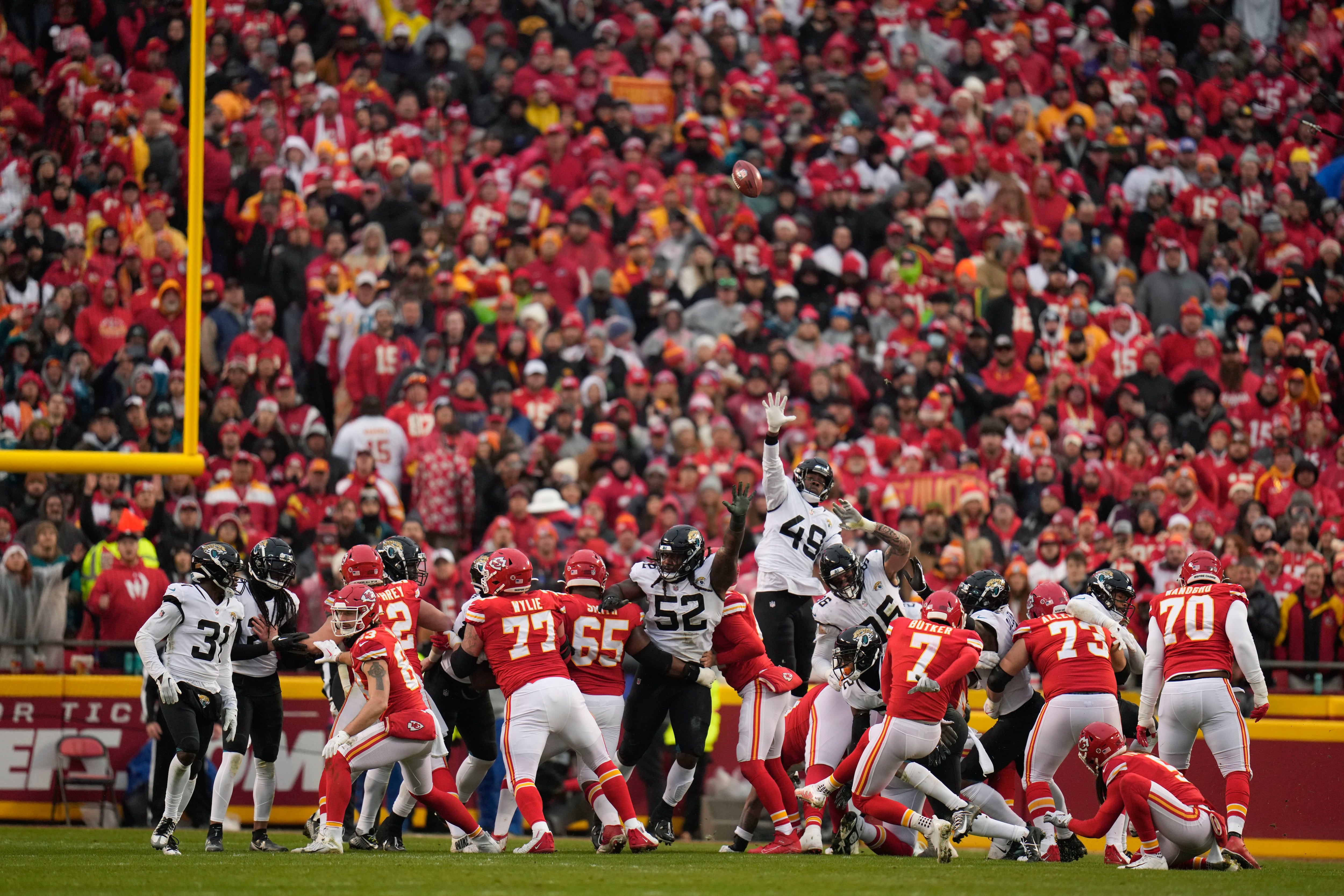 Chiefs, led by hobbled Patrick Mahomes, beat Jaguars 27-20 to advance to AFC  championship