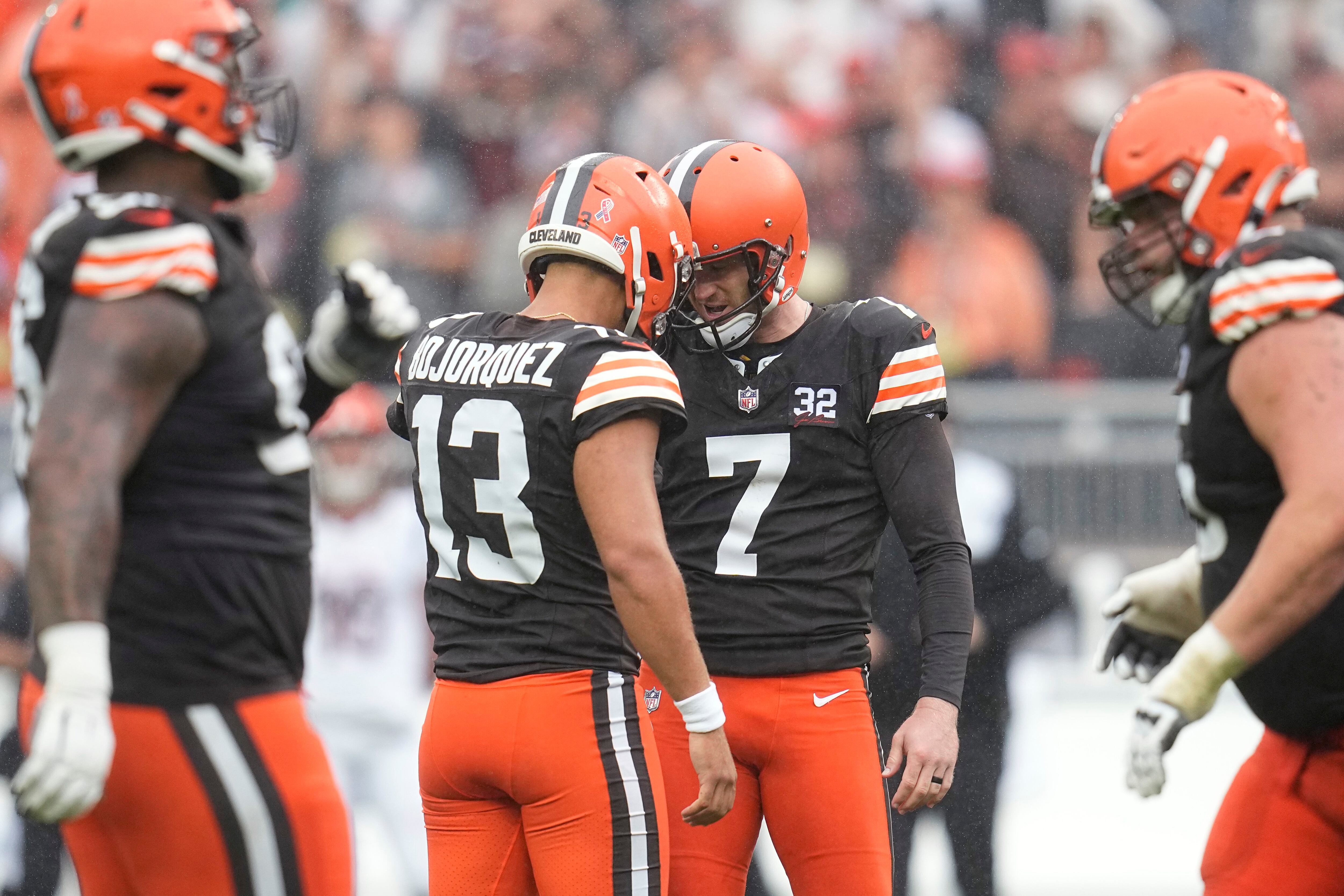 Deshaun Watson runs for TD, Browns bottle up Joe Burrow in 24-3