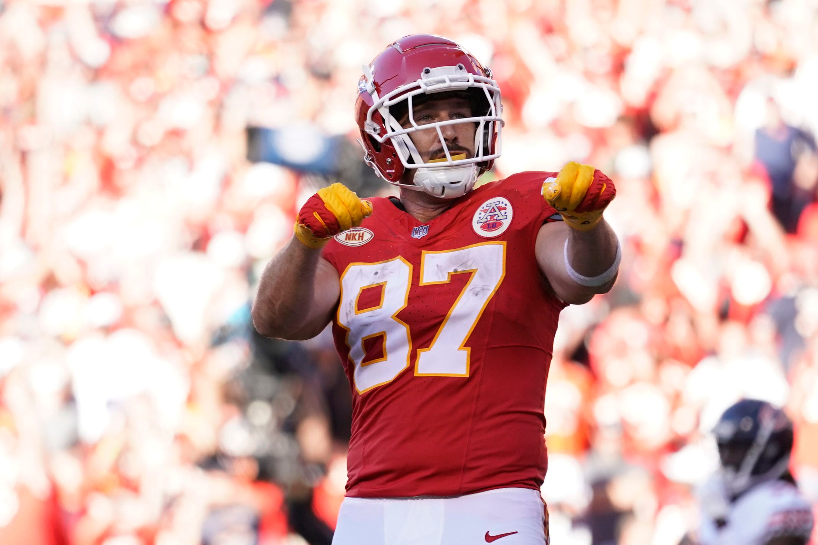 Travis Kelce Taylor Swift dating rumors: UC Bearcats sell jerseys