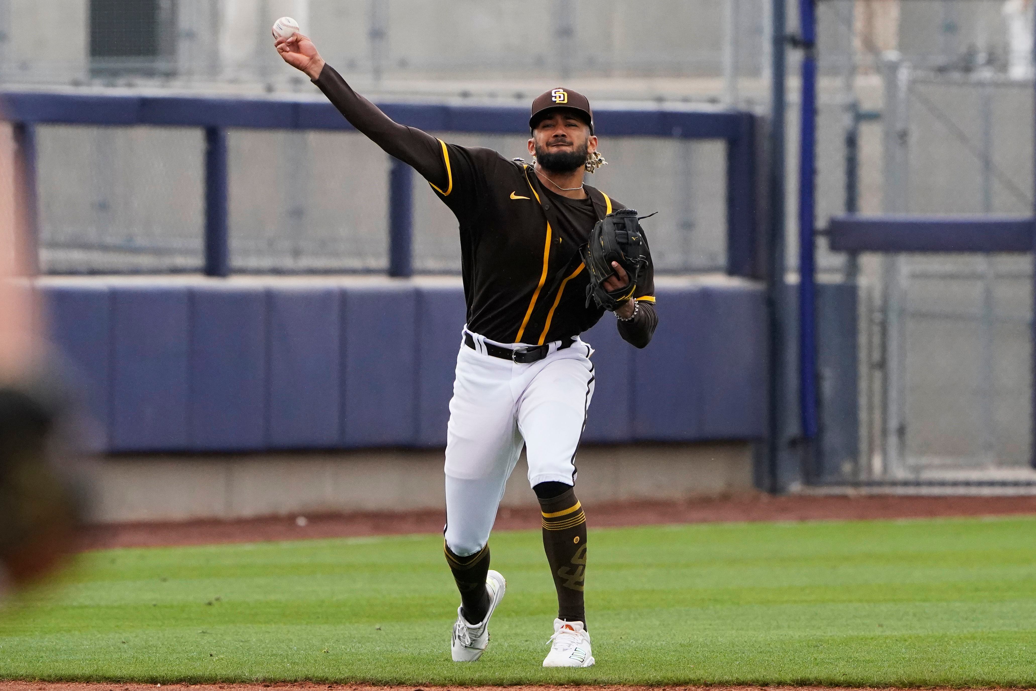 Padres SS Tatis Jr. leaves game with shoulder discomfort – KLBK, KAMC