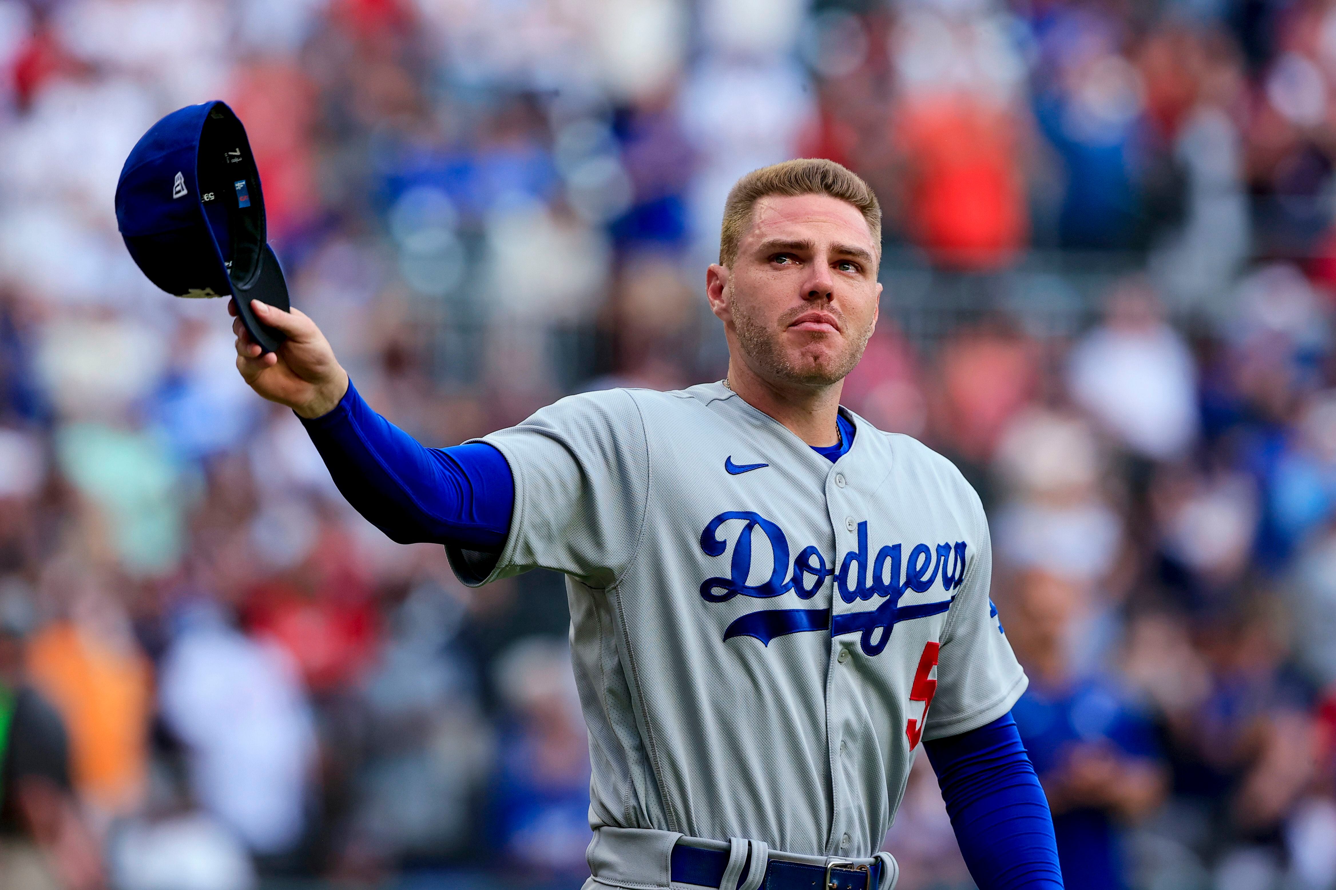 Freddie Freeman receives an incredible standing ovation before his first  plate appearance back at Truist Park followed by a chorus of boos. : r/ Braves