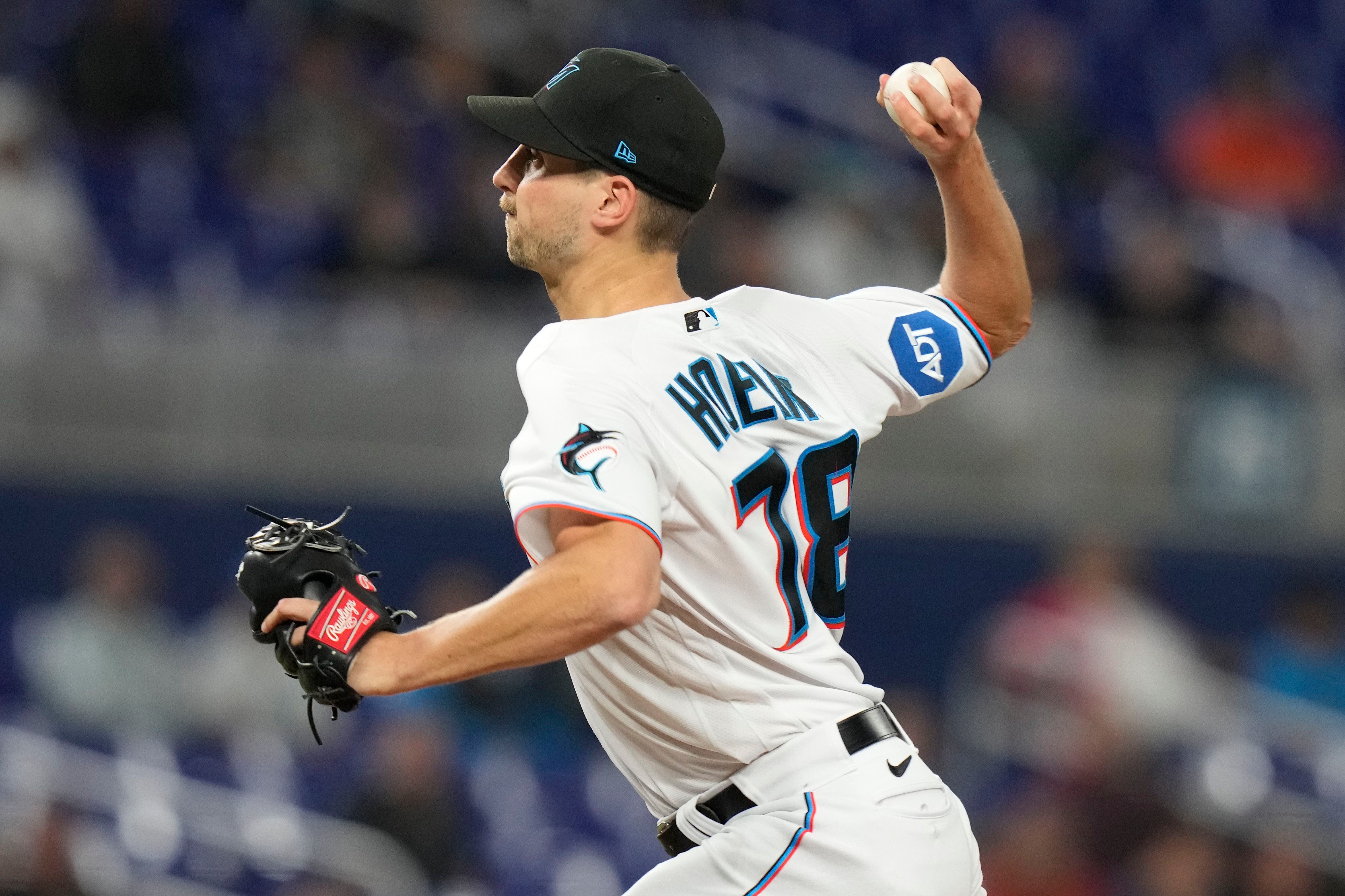 Marlins' Arraez goes 5 for 5, lifts average to .400