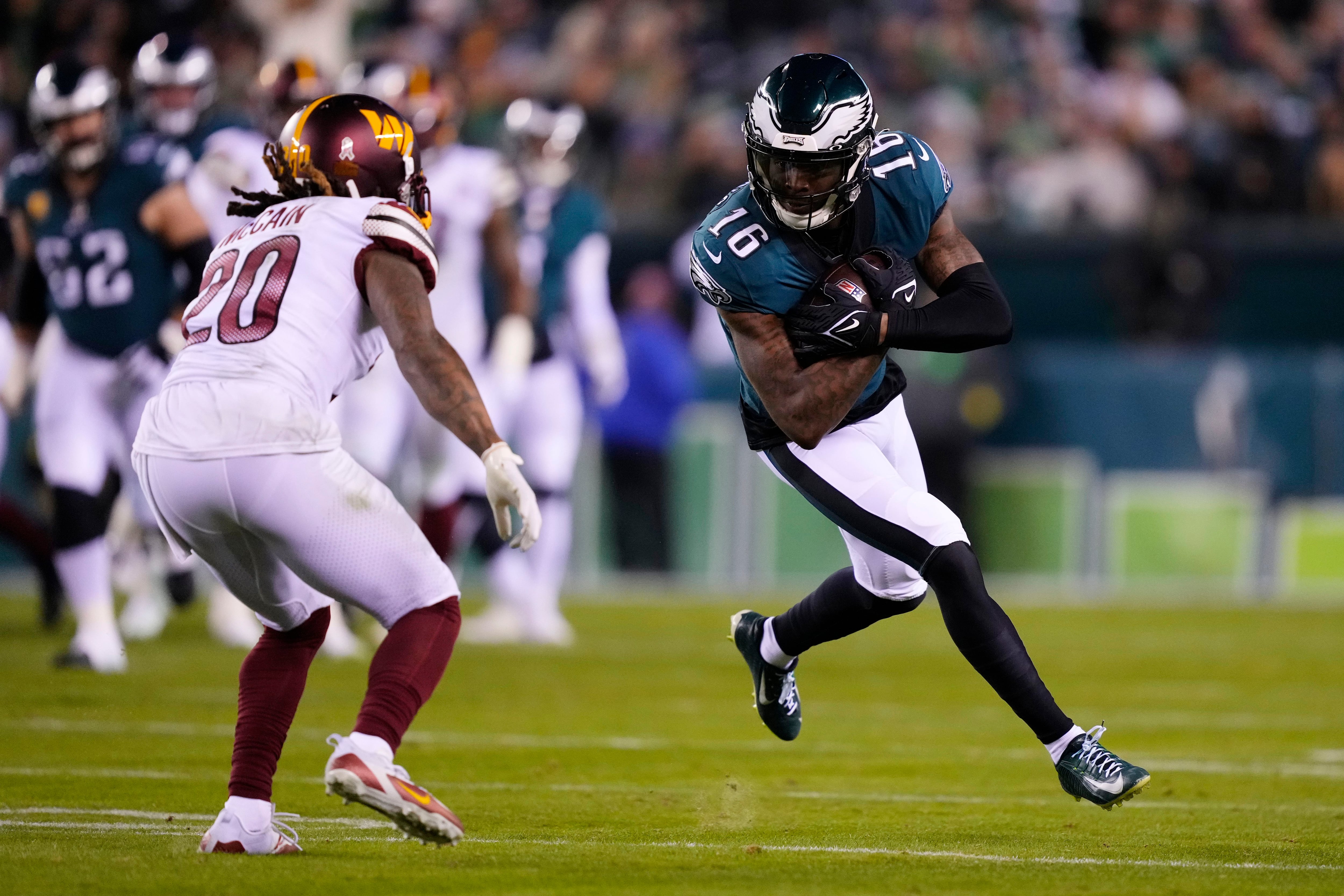 Commanders end sloppy Eagles' perfect season 32-21 - The Boston Globe