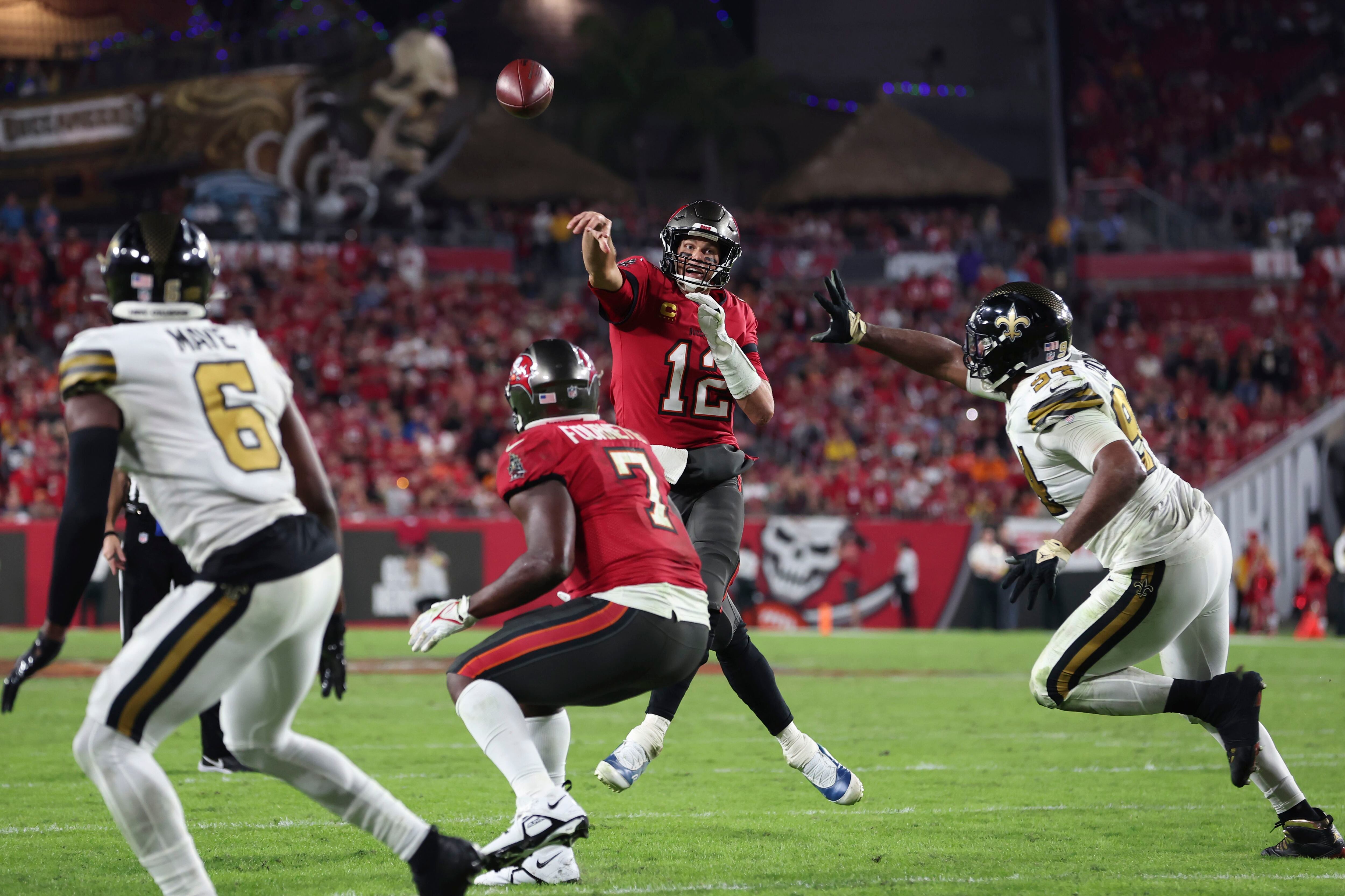 Brady throws for 2 late TDs, Buccaneers beat Saints 17-16 - The San Diego  Union-Tribune