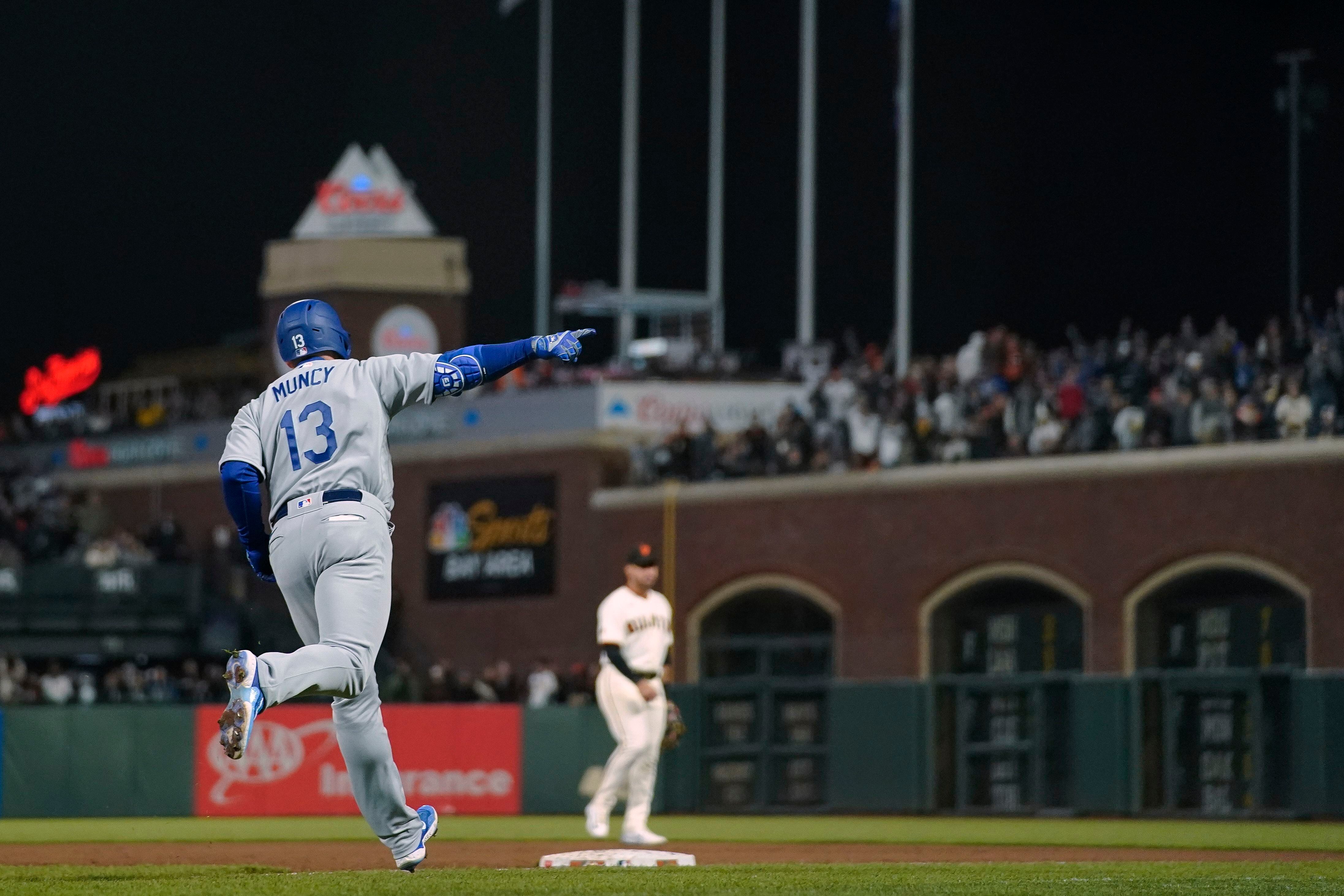 Max Muncy's solo homer (32), 08/31/2023