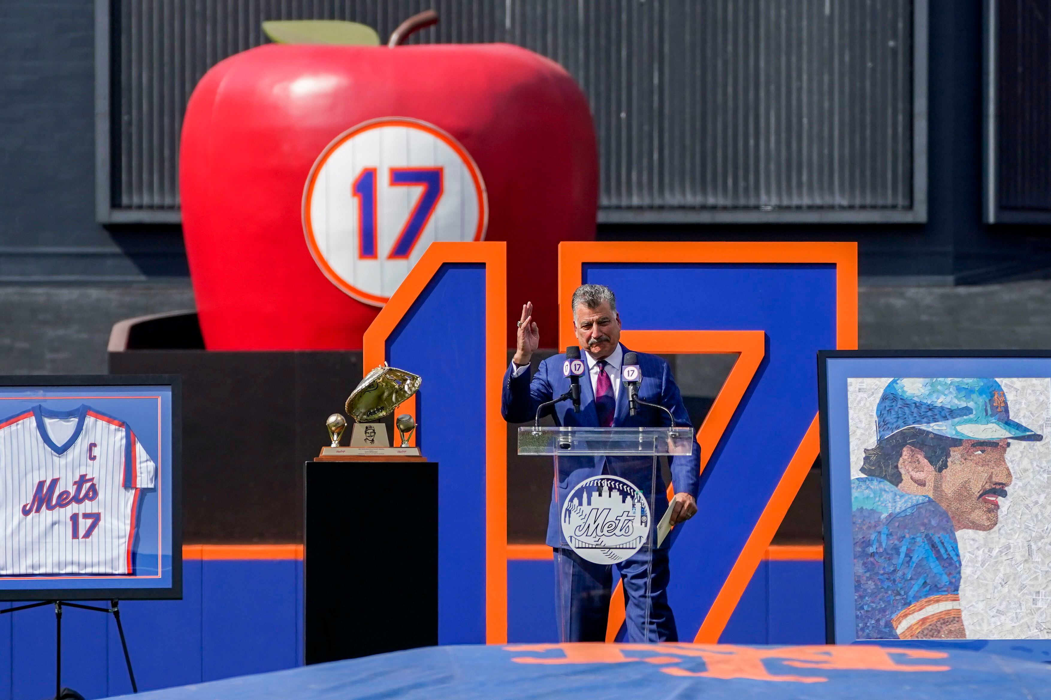 Jerry Seinfeld and Keith Hernandez Reunite at NY Mets' Citi Field