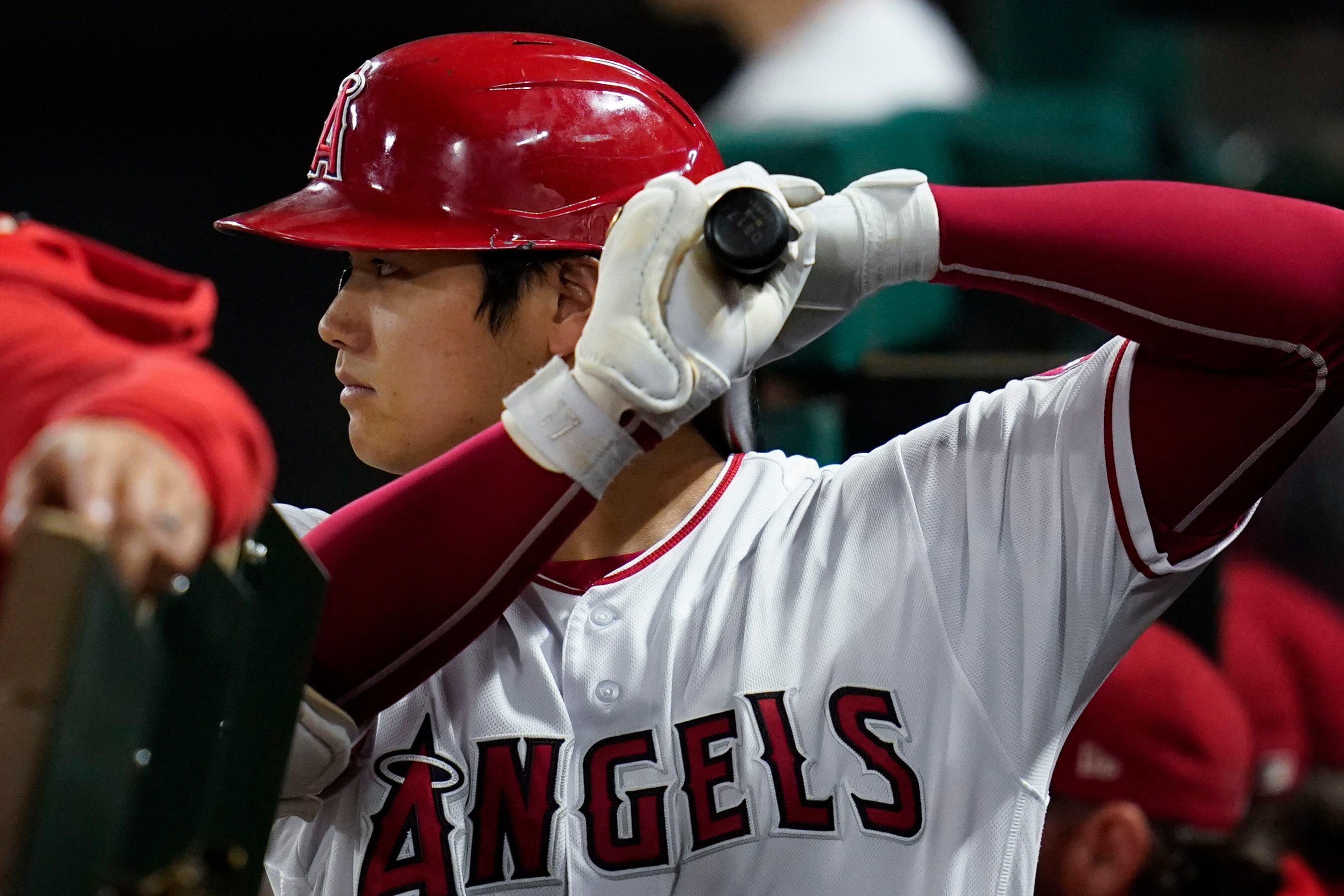 LEADING OFF: MLB home run leader Ohtani on mound at Oakland