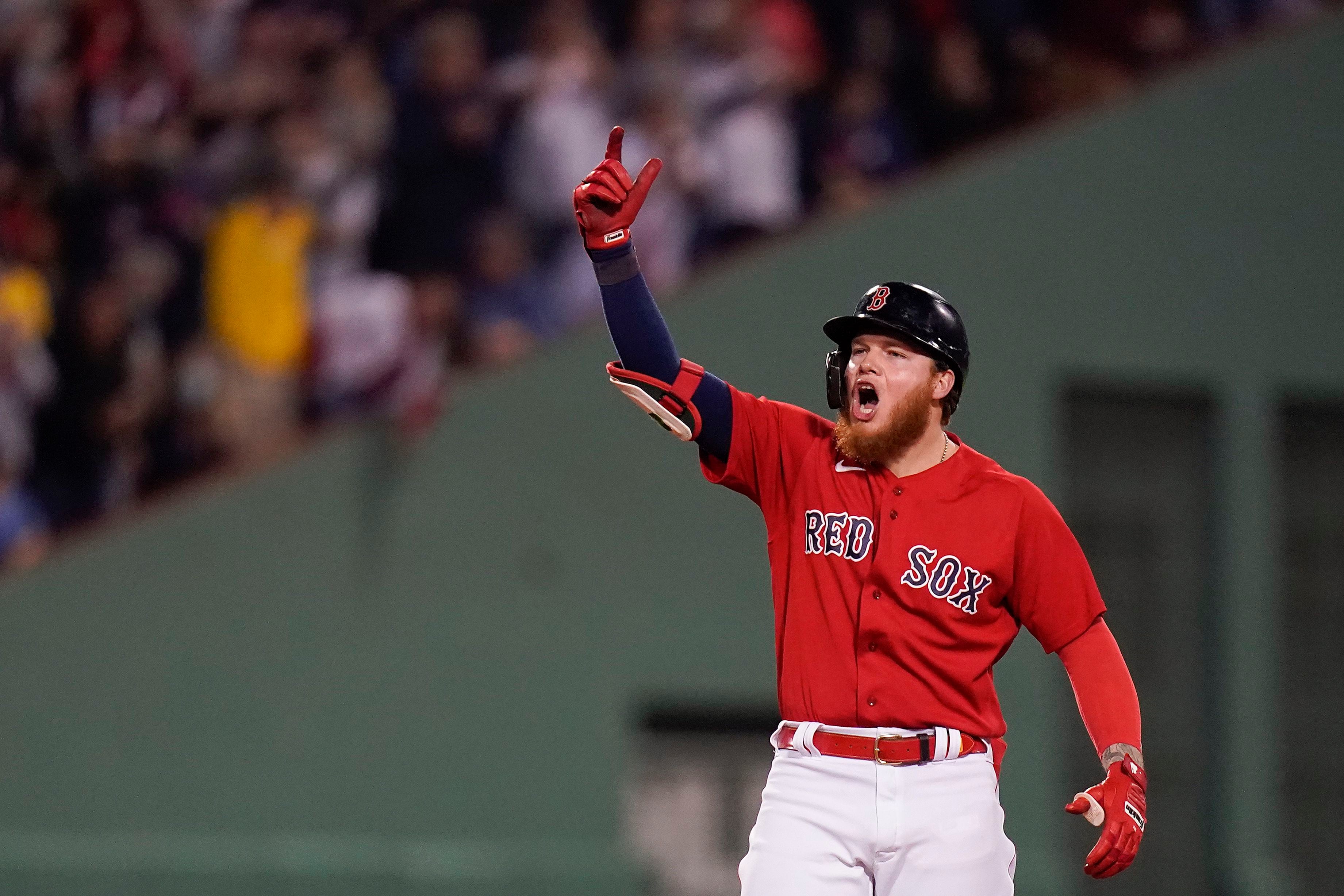 Hernandez hits walk-off sac fly to send Red Sox to ALCS