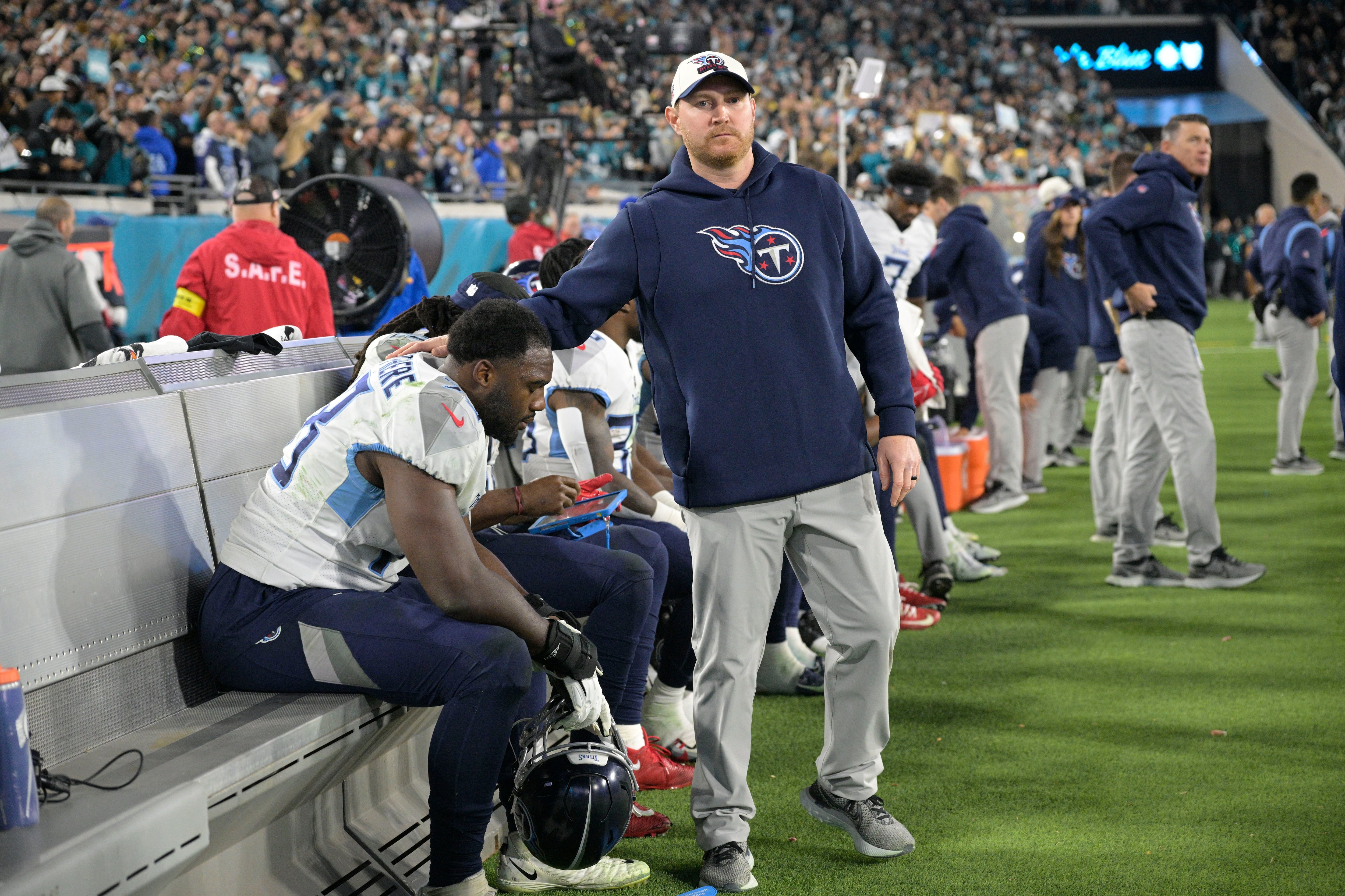 Jags return fumble for TD, beat Titans for AFC South title