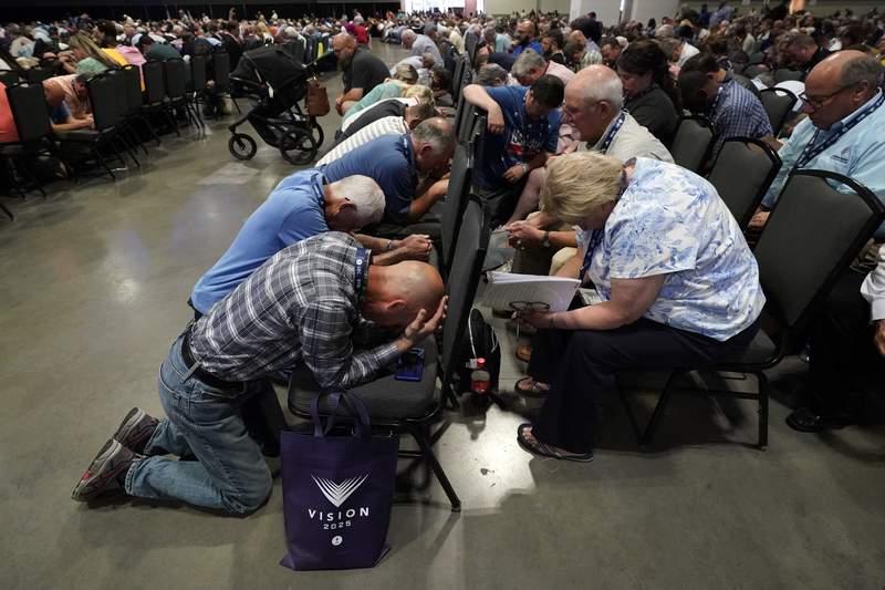 Southern Baptists vote to probe leaders’ sex abuse response