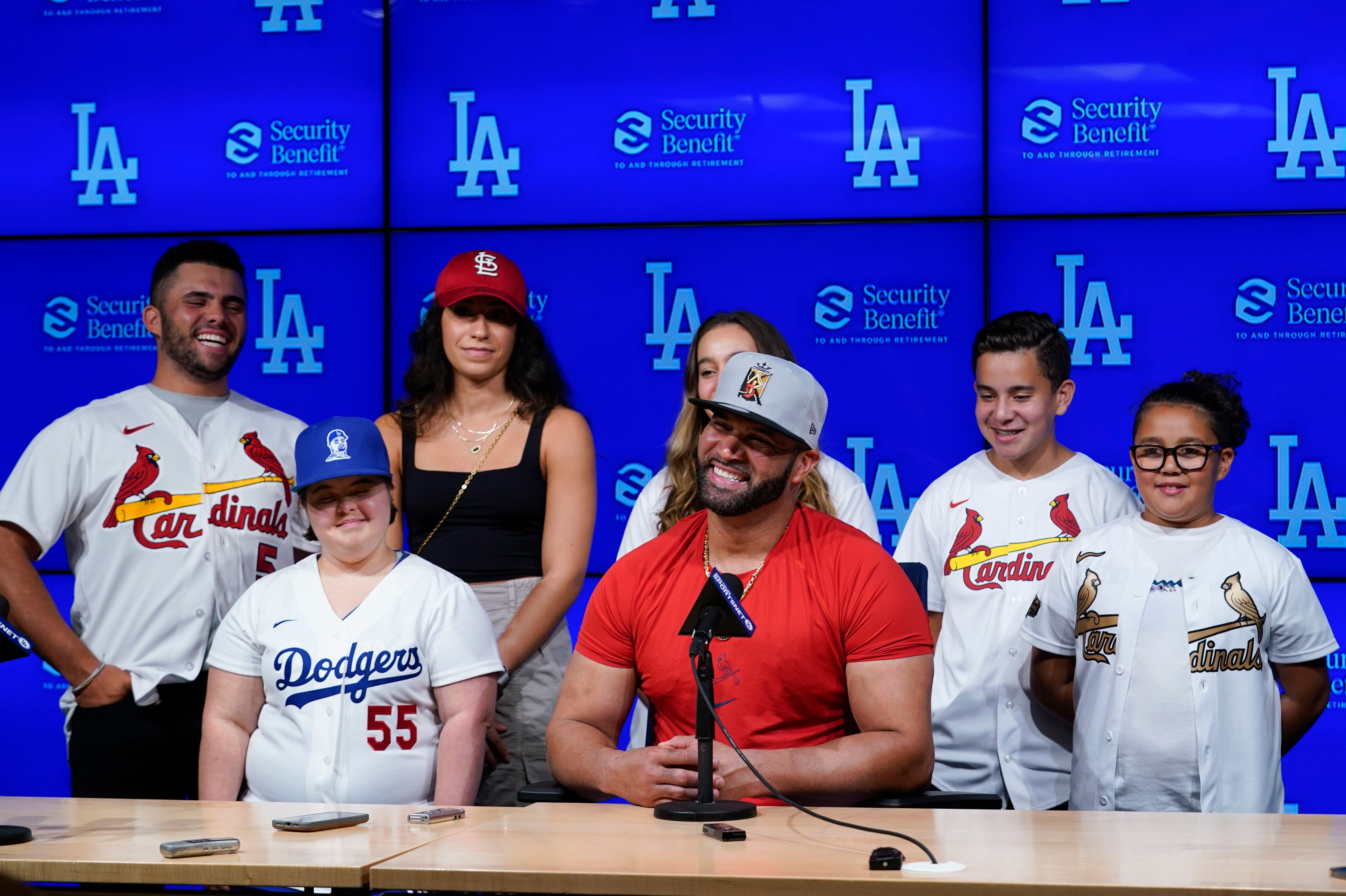 Albert Pujols celebrated with Adrian Beltre after hitting 700th HR