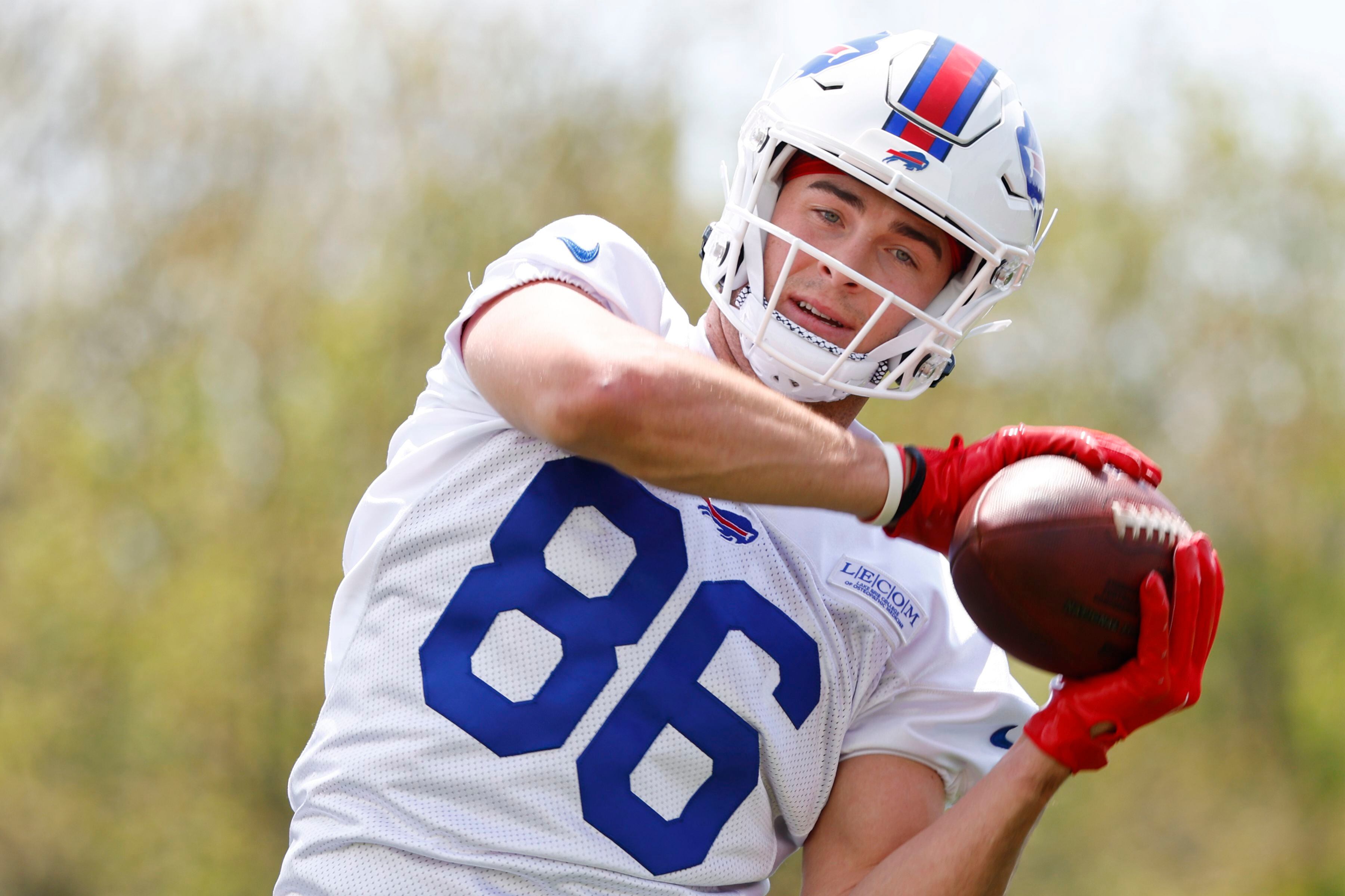 History says highly touted rookie tight ends don't always make a major  impact right away