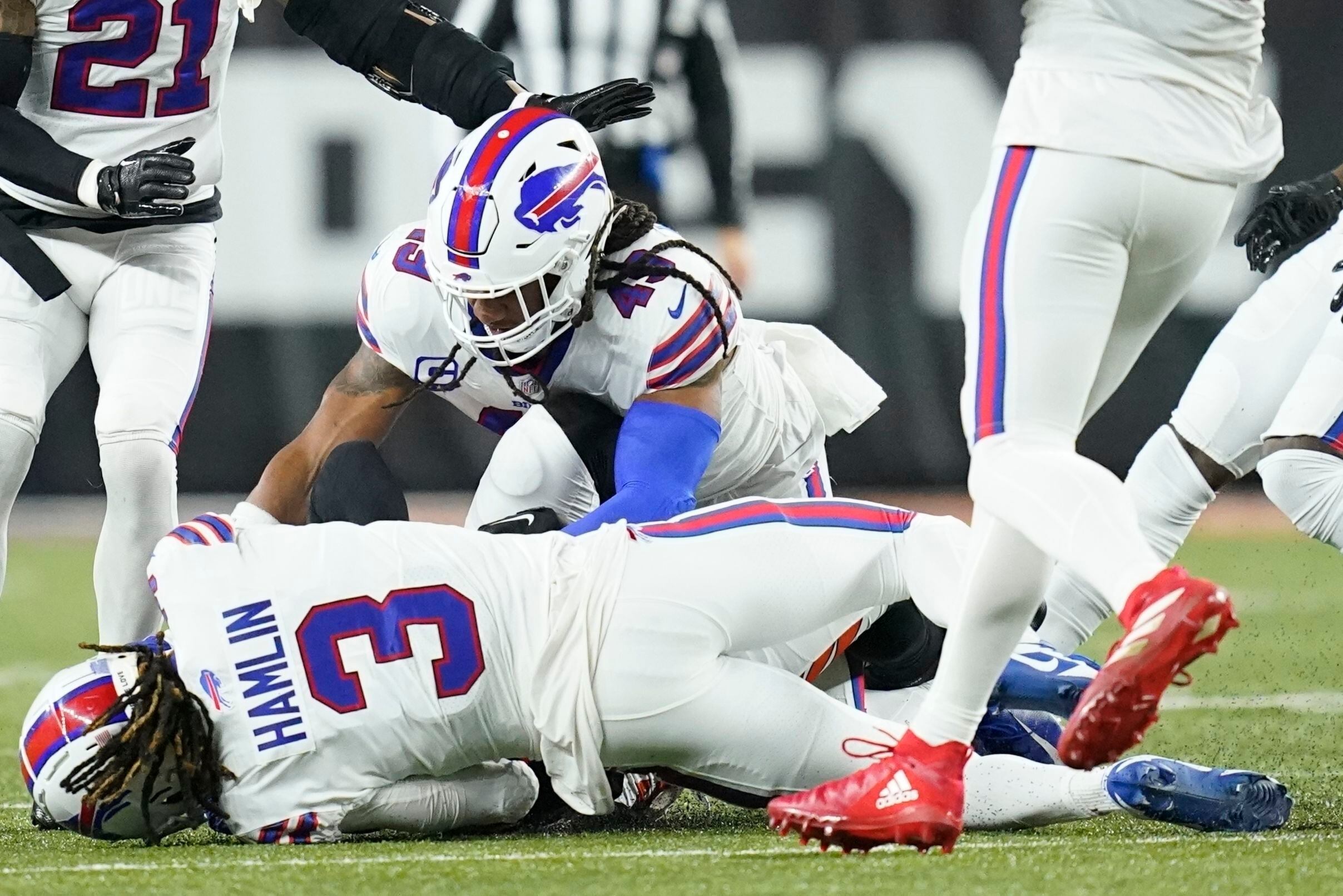 Bills safety Damar Hamlin eases back into practice 5 months since