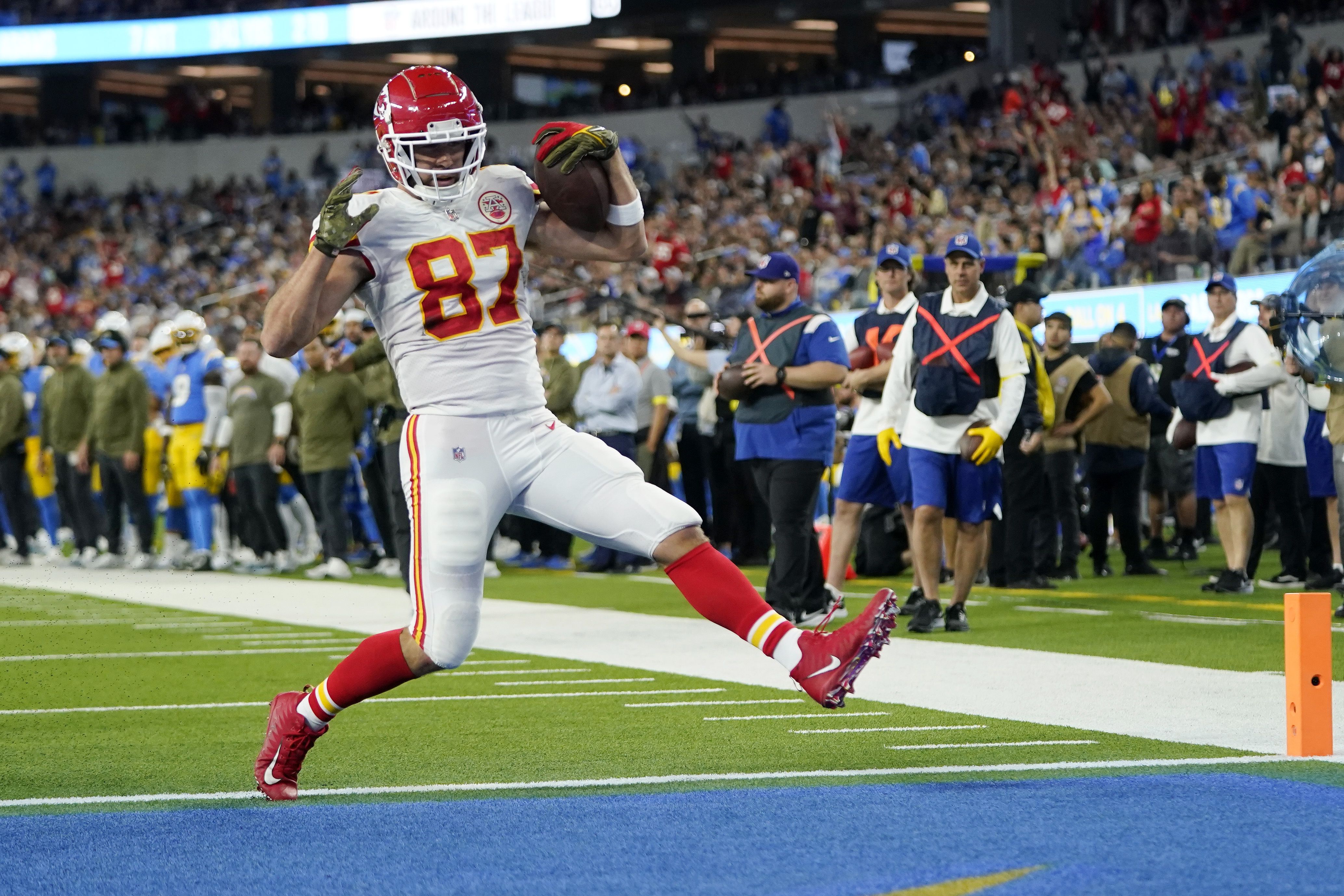 Travis Kelce mocks offseason doubters during Chiefs Kingdom rally