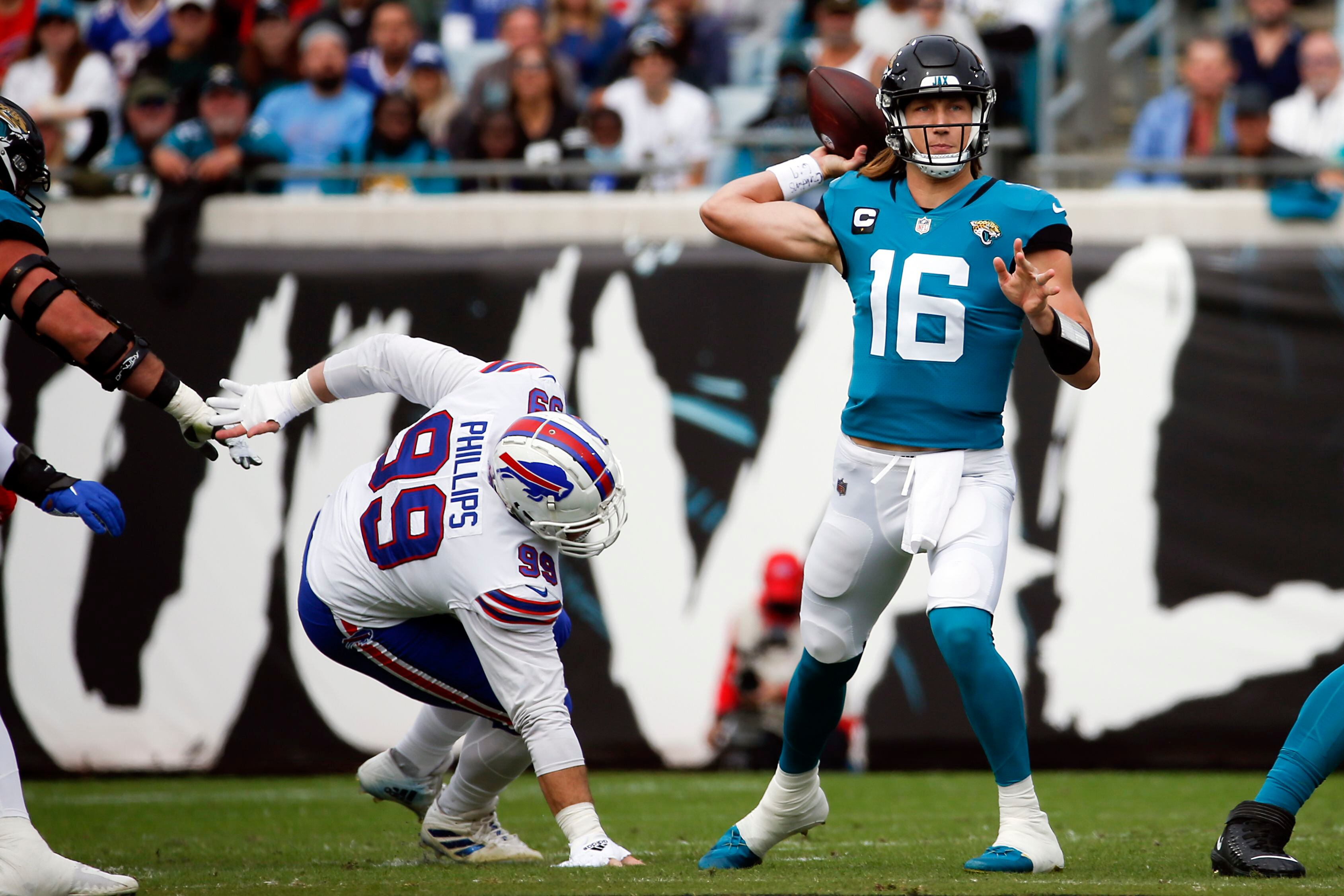 Skidding Dolphins see positives despite 32-29 loss to Bills