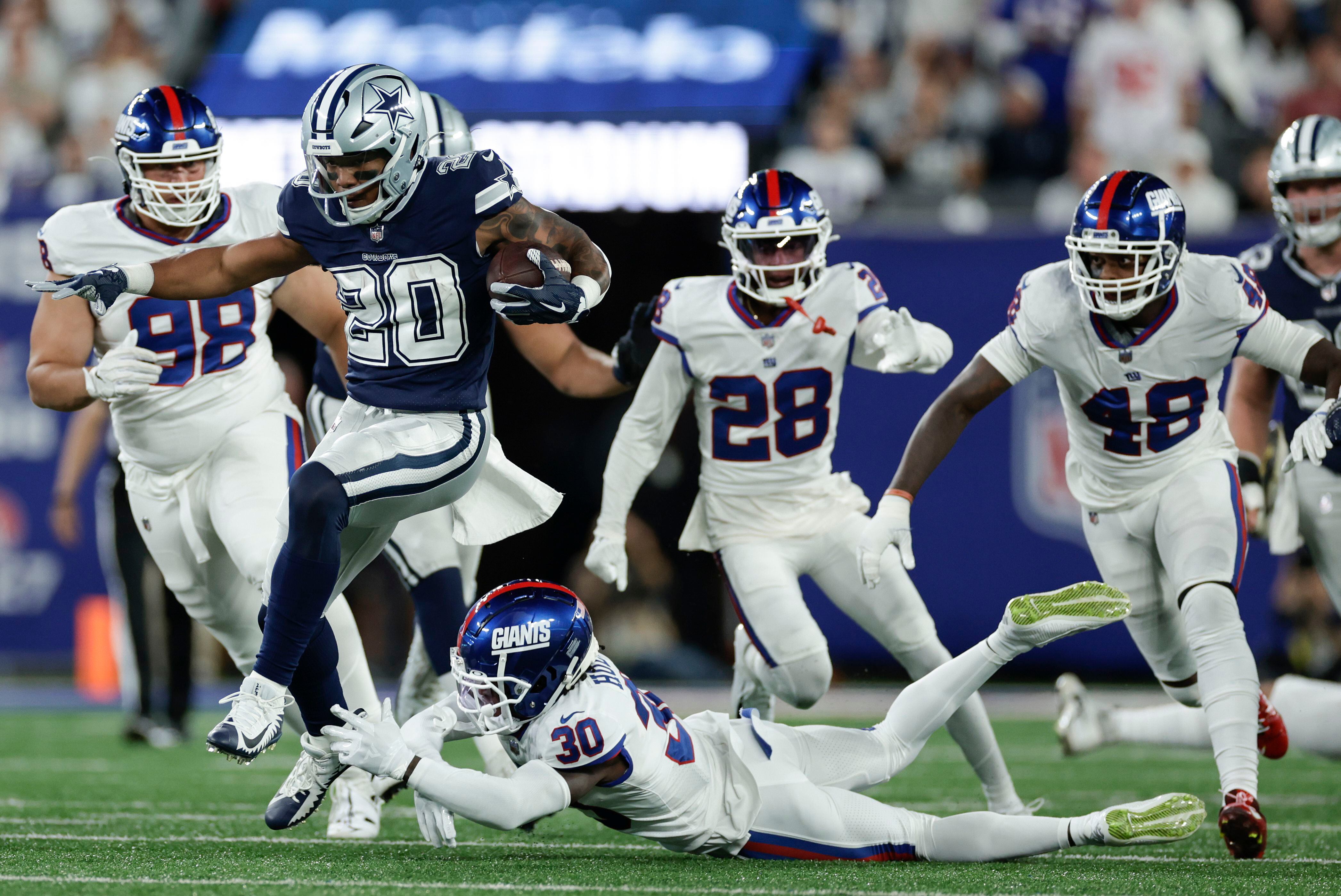 Photos: One hand! Cowboys WR CeeDee Lamb makes one-handed catch against  Giants