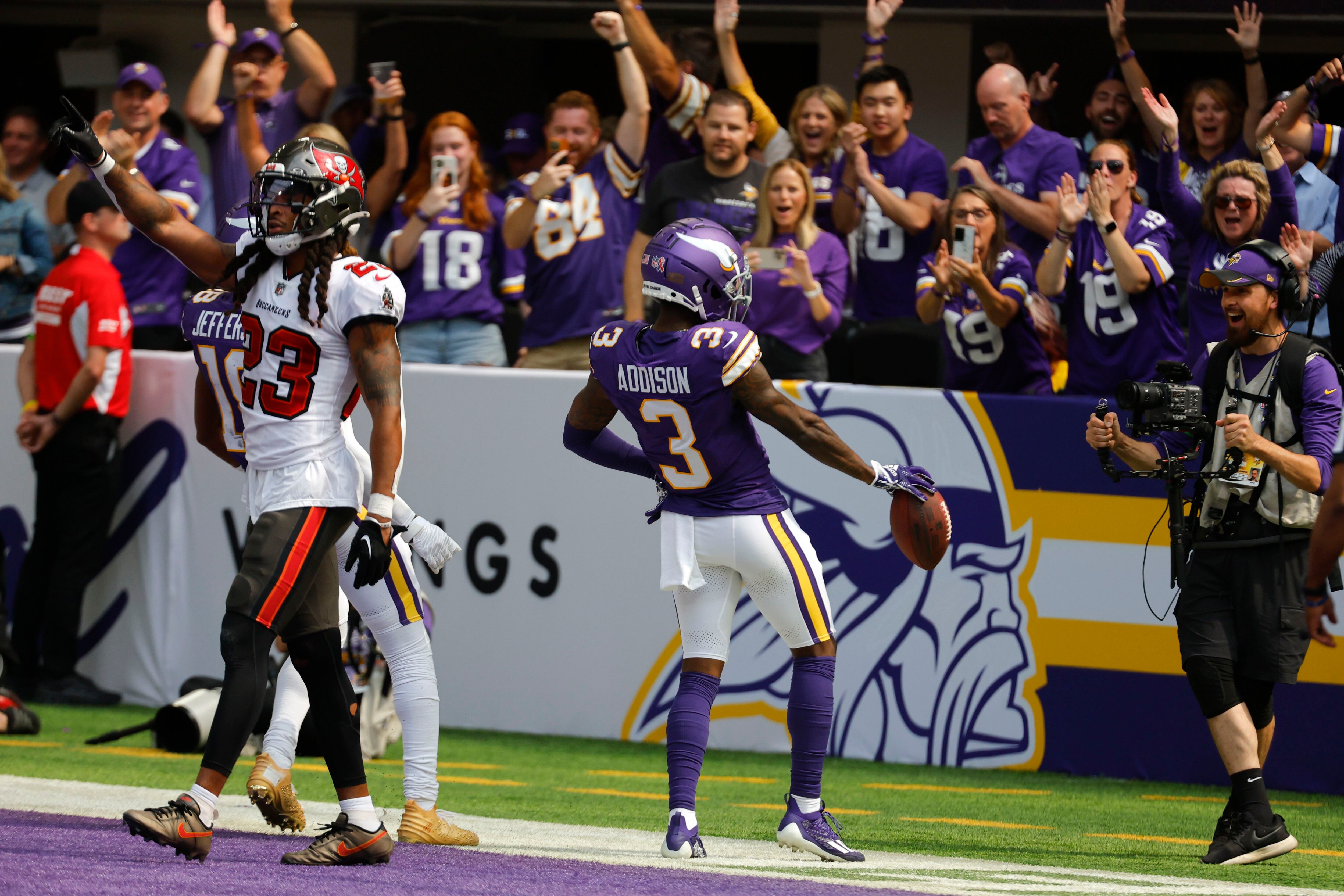 Bucs top Vikings behind Baker Mayfield's 2 touchdowns in first