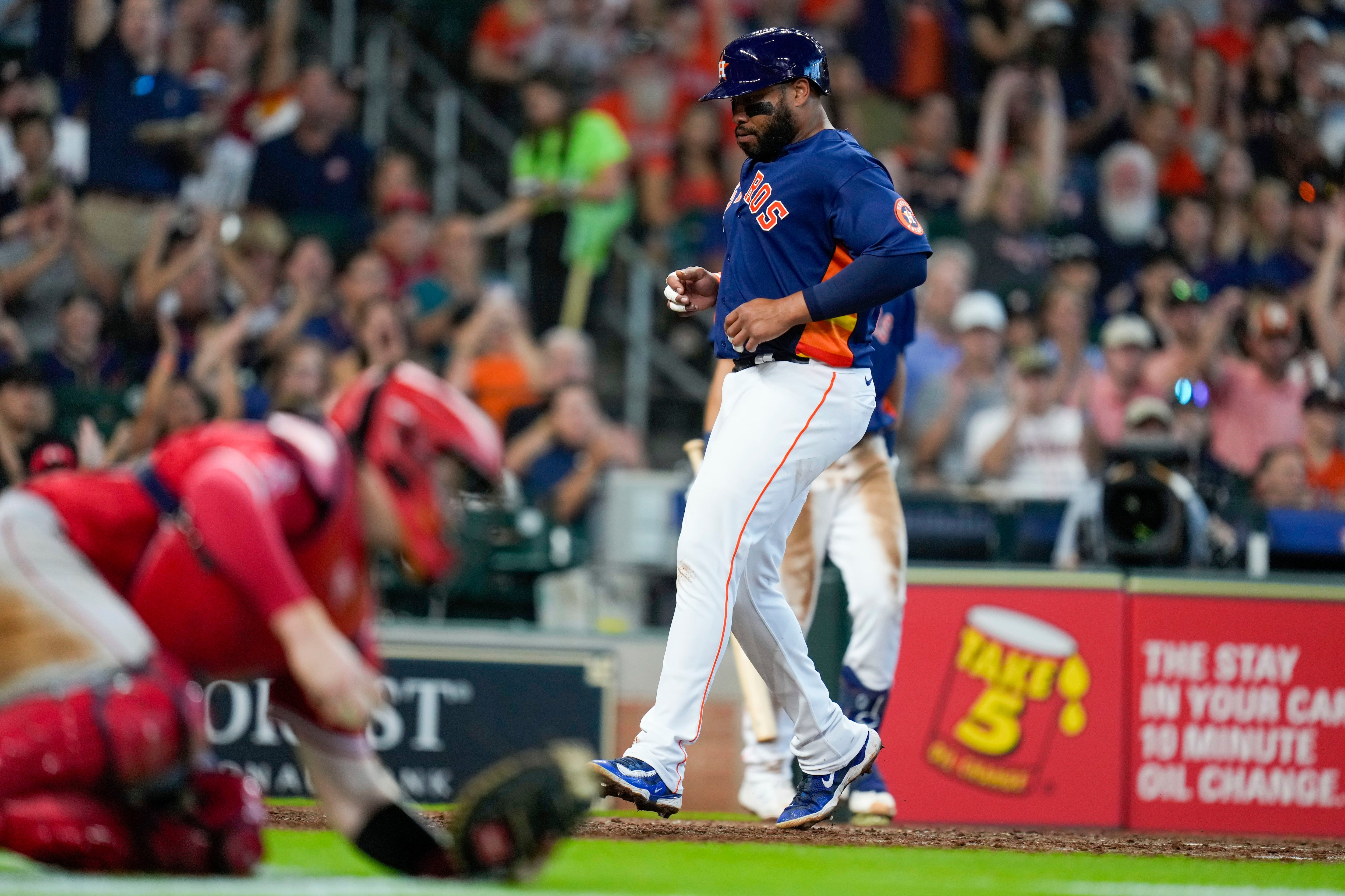 Astros' Jon Singleton hits his first homer since 2015, then makes
