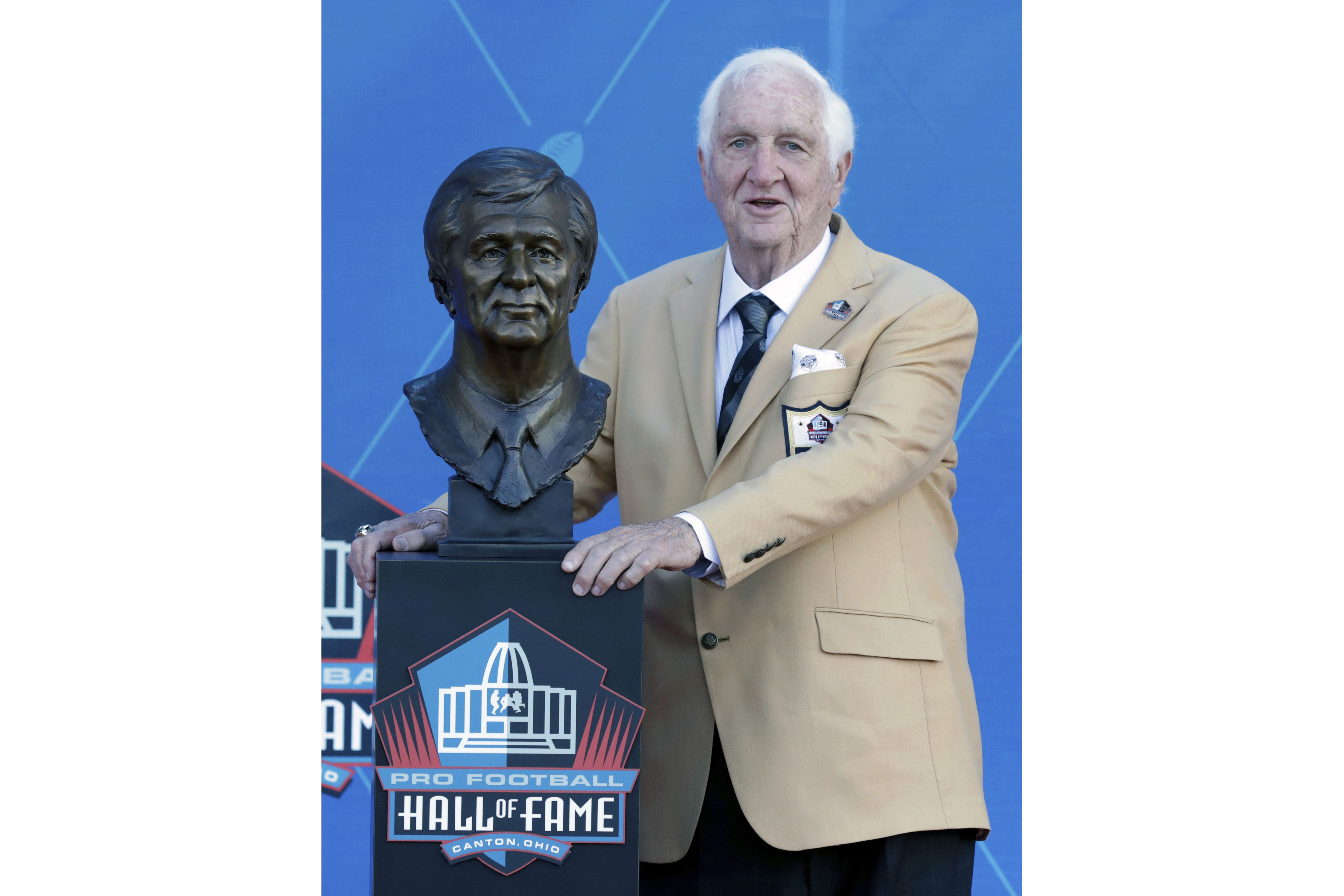 NFL HOF & ANALYST Gil Brandt makes CRAZY remarks about Dwayne