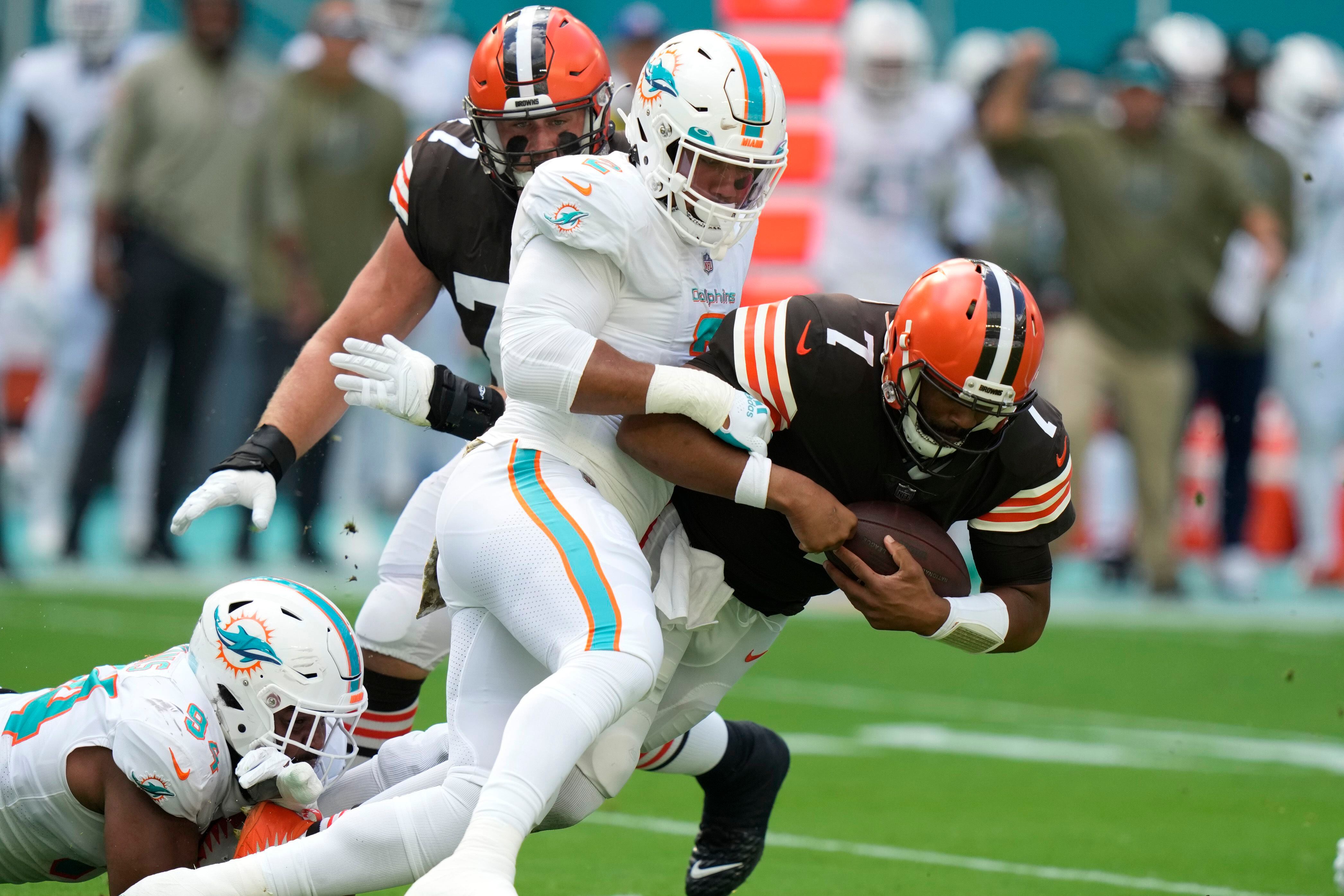 NFL roundup: Tua Tagovailoa stays hot, throws for 3 TDs, Dolphins rout  Browns