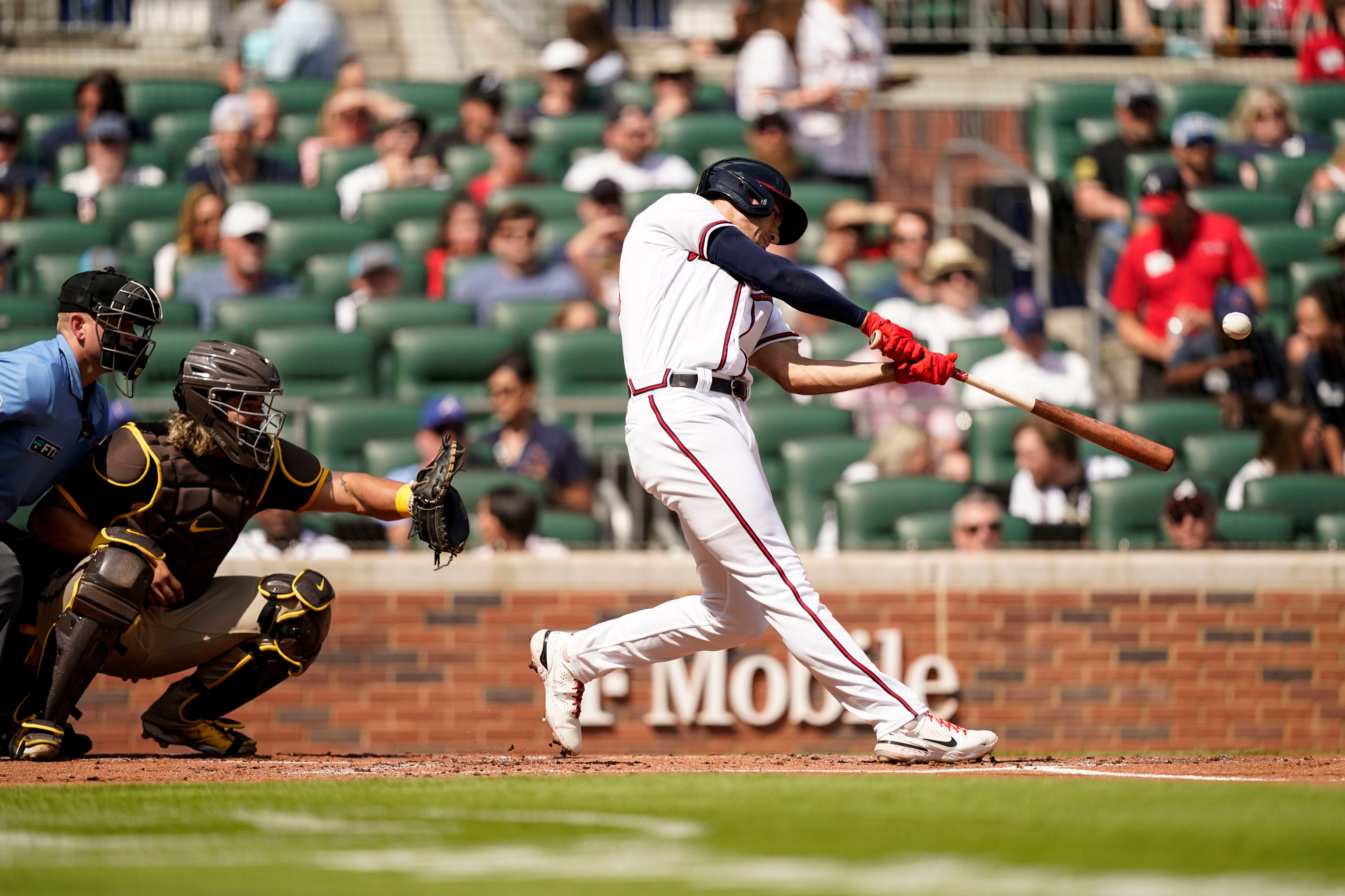 Ozuna, Riley spur 4-run rally in 8th, Braves top Padres