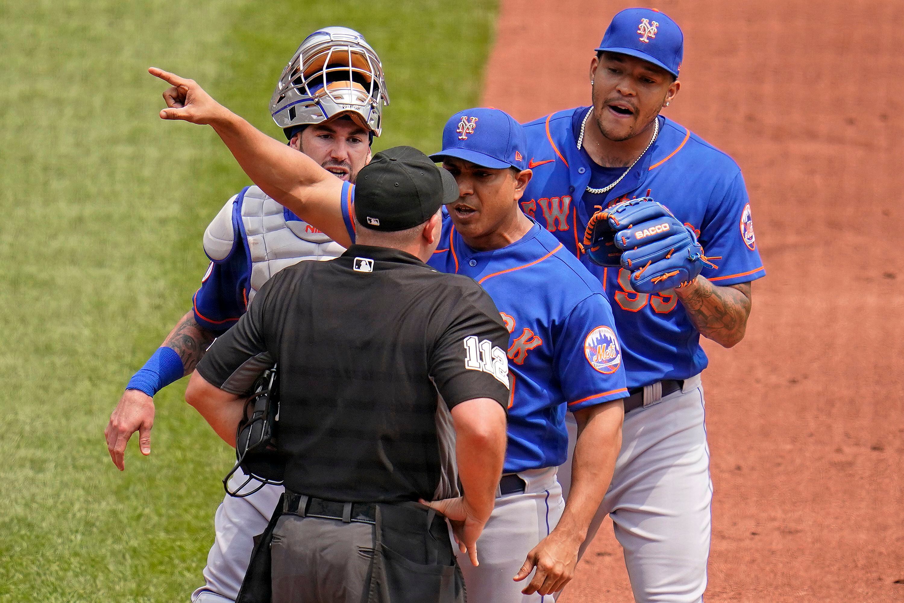 A first for Mets' Jeff McNeil, who plays centerfield in lackluster