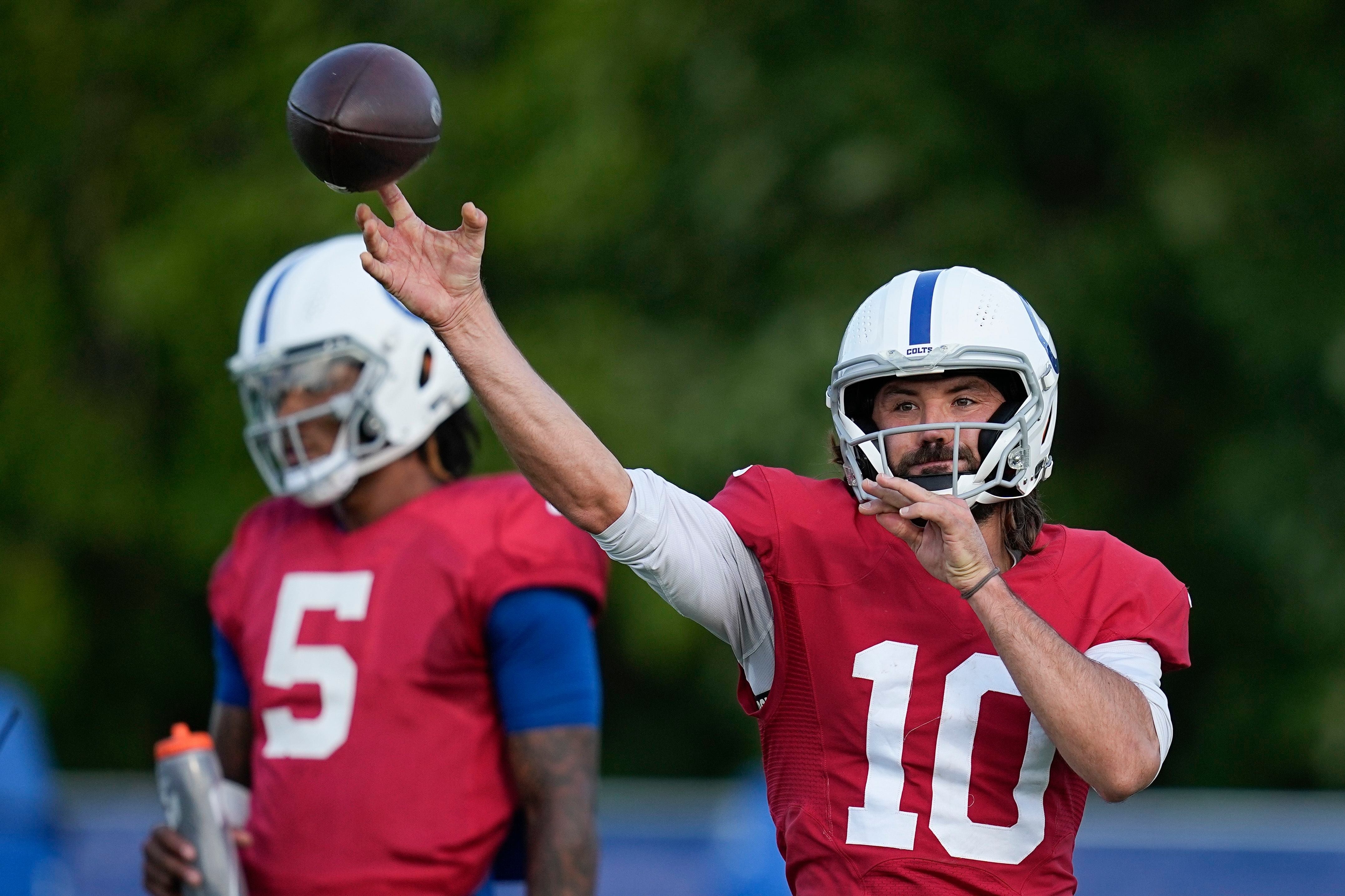 Richardson, Fields garner the spotlight as Bears and Colts practice  together before preseason game