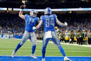 Rodgers throws 3 INTs, Lions hold on to beat Packers 15-9