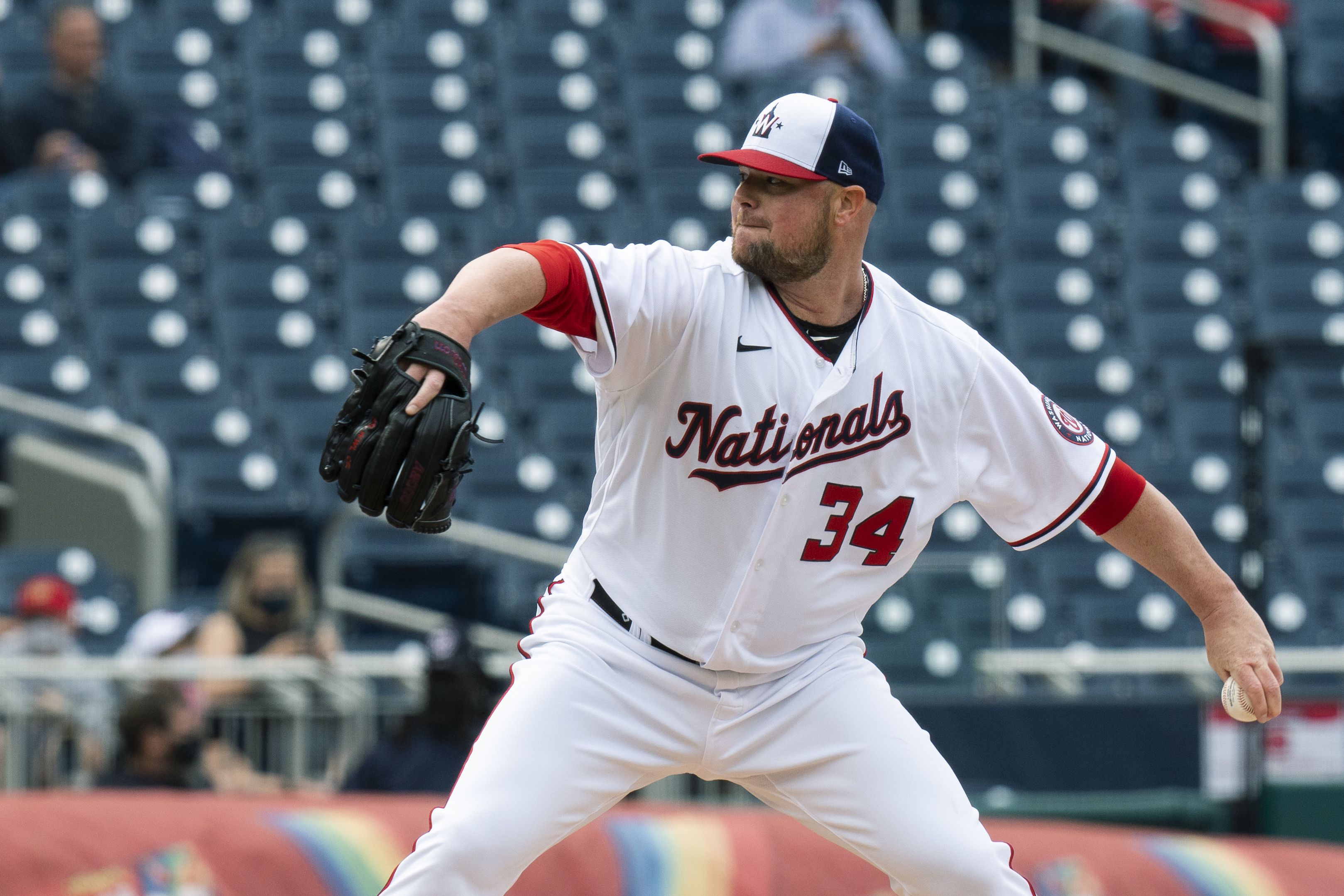 PHOTOS: Jon Lester's Glove Does Not Have a Green Substance in Game 5 of the  World Series