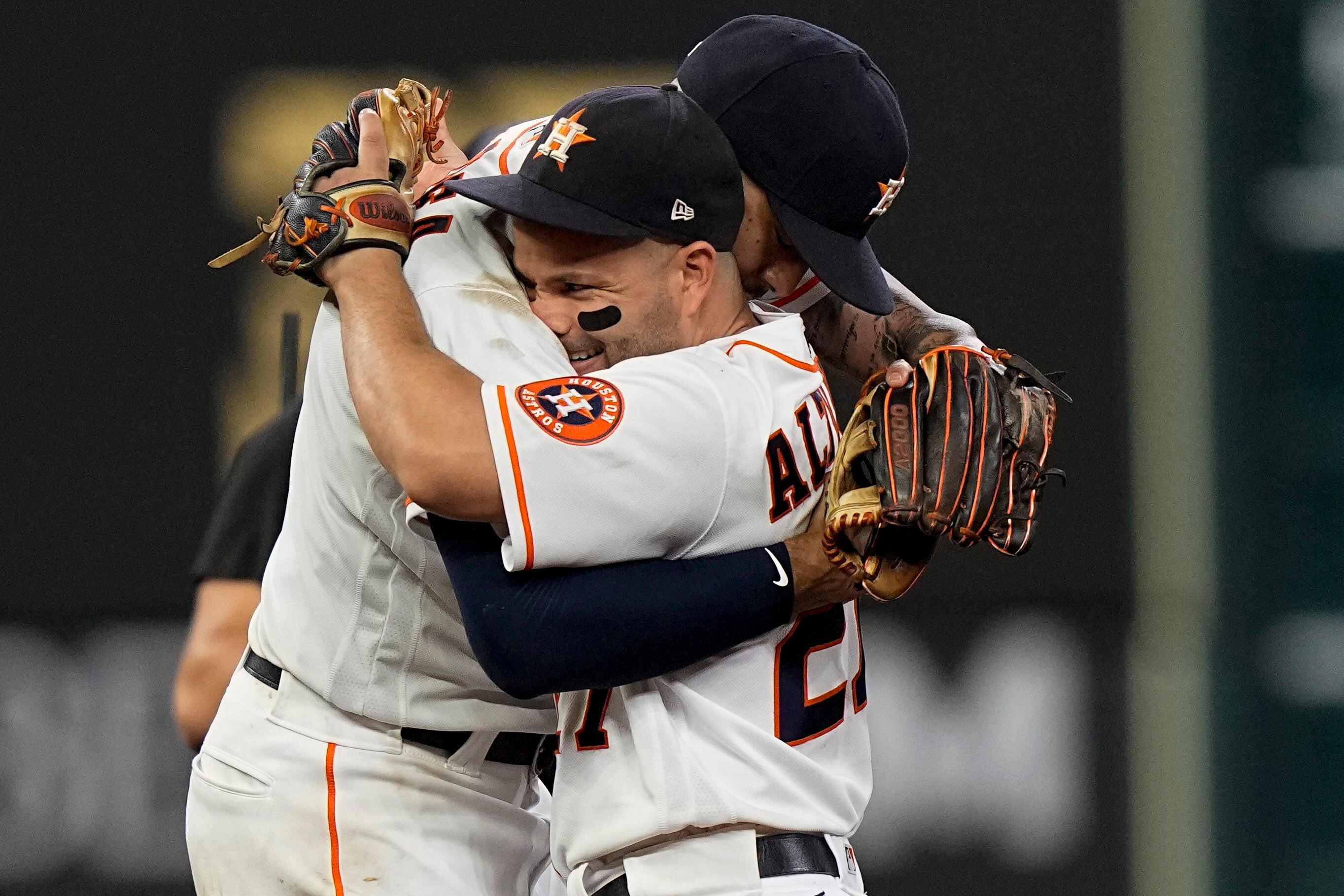 MLB insider: I gasped when the broadcast just said that Yuli Gurriel is 38  years old