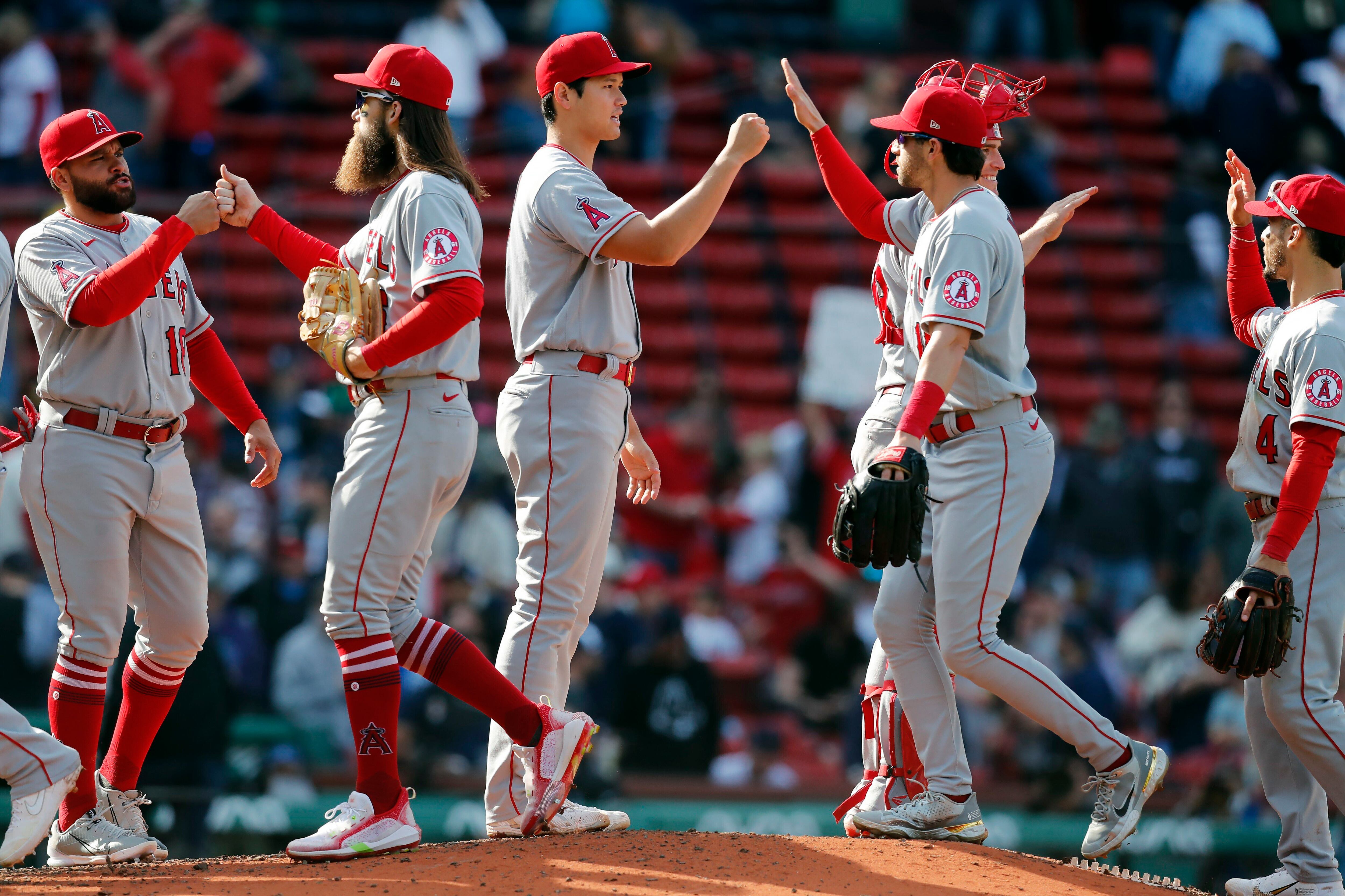 Ward, Walsh hit HRs in Angels' 6-run 10th, beat Red Sox 10-5