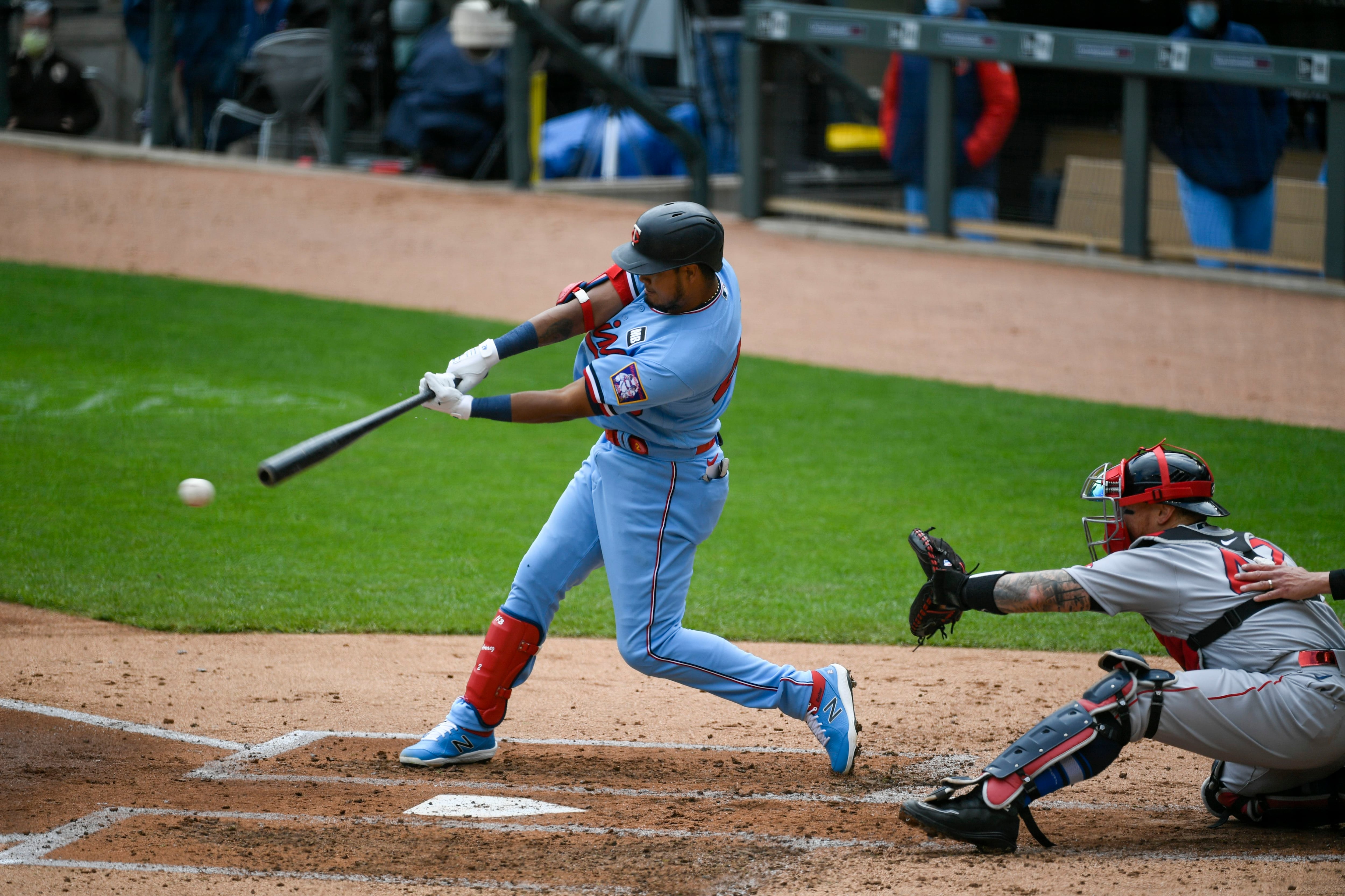 Twins call up Shaun Anderson, send Cody Stashak to St. Paul site