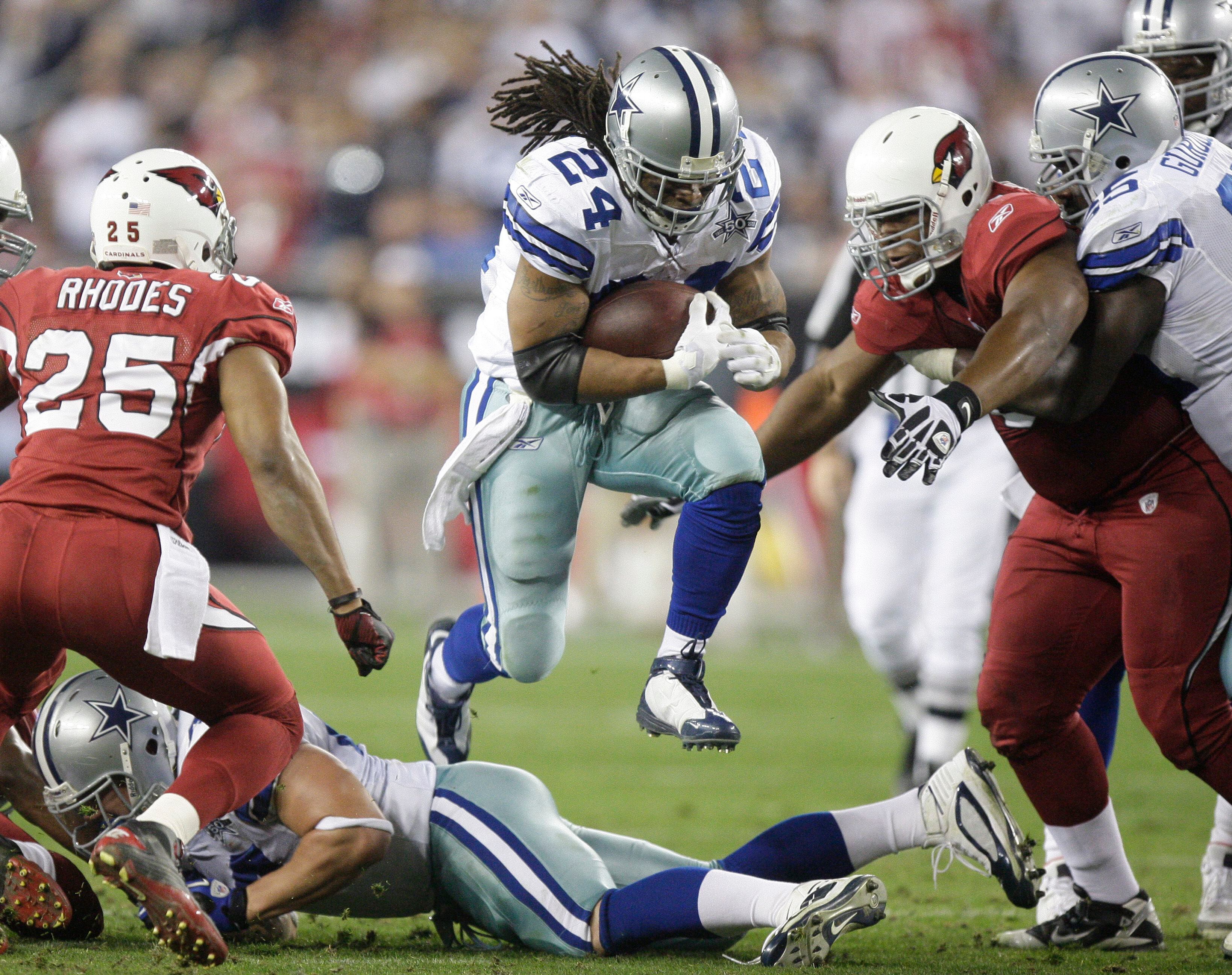 Dallas Cowboys running back Marion Barber (24) pulls away from