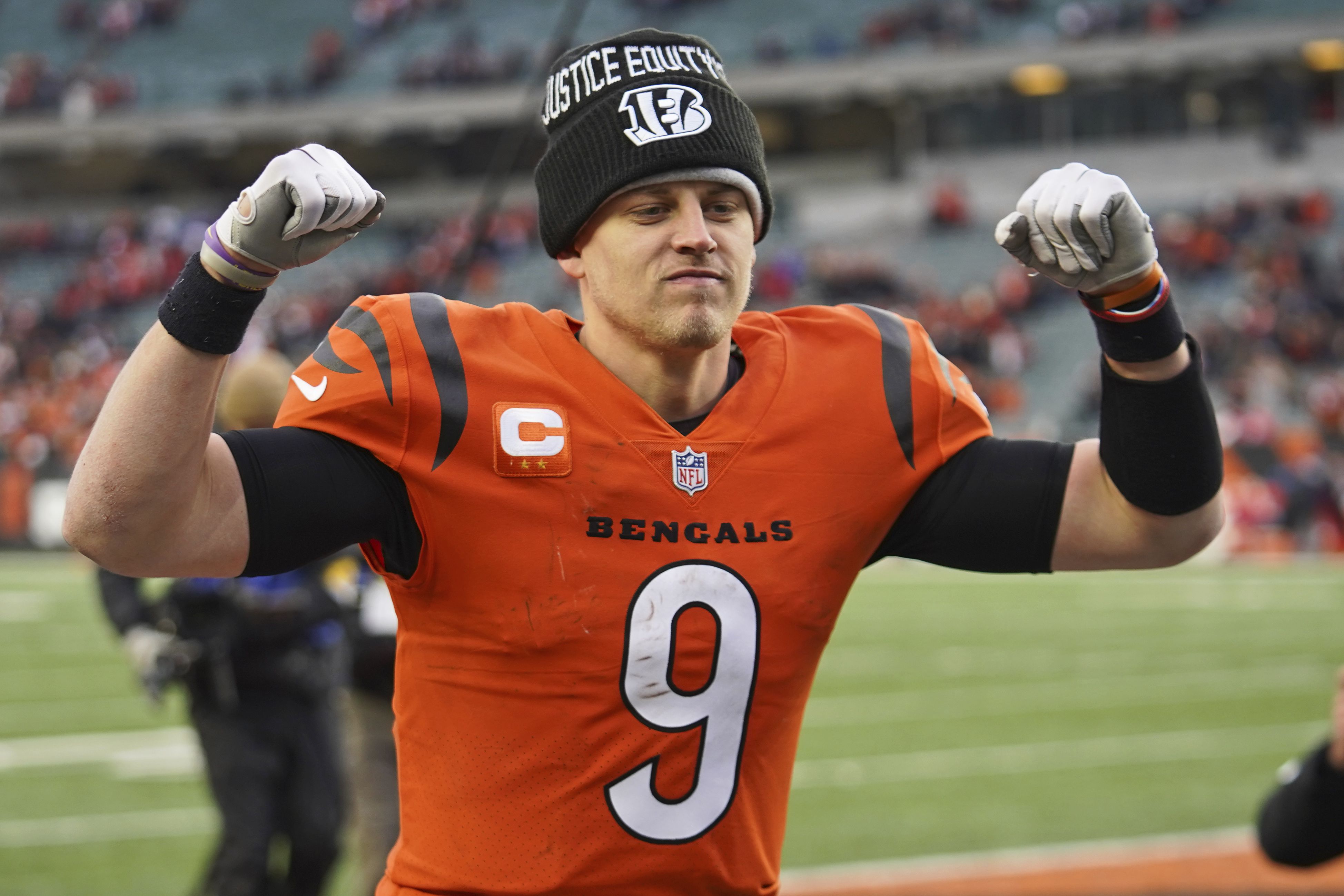 Photo: Browns Stephen Carlson Straight Arms Steelers Nelson