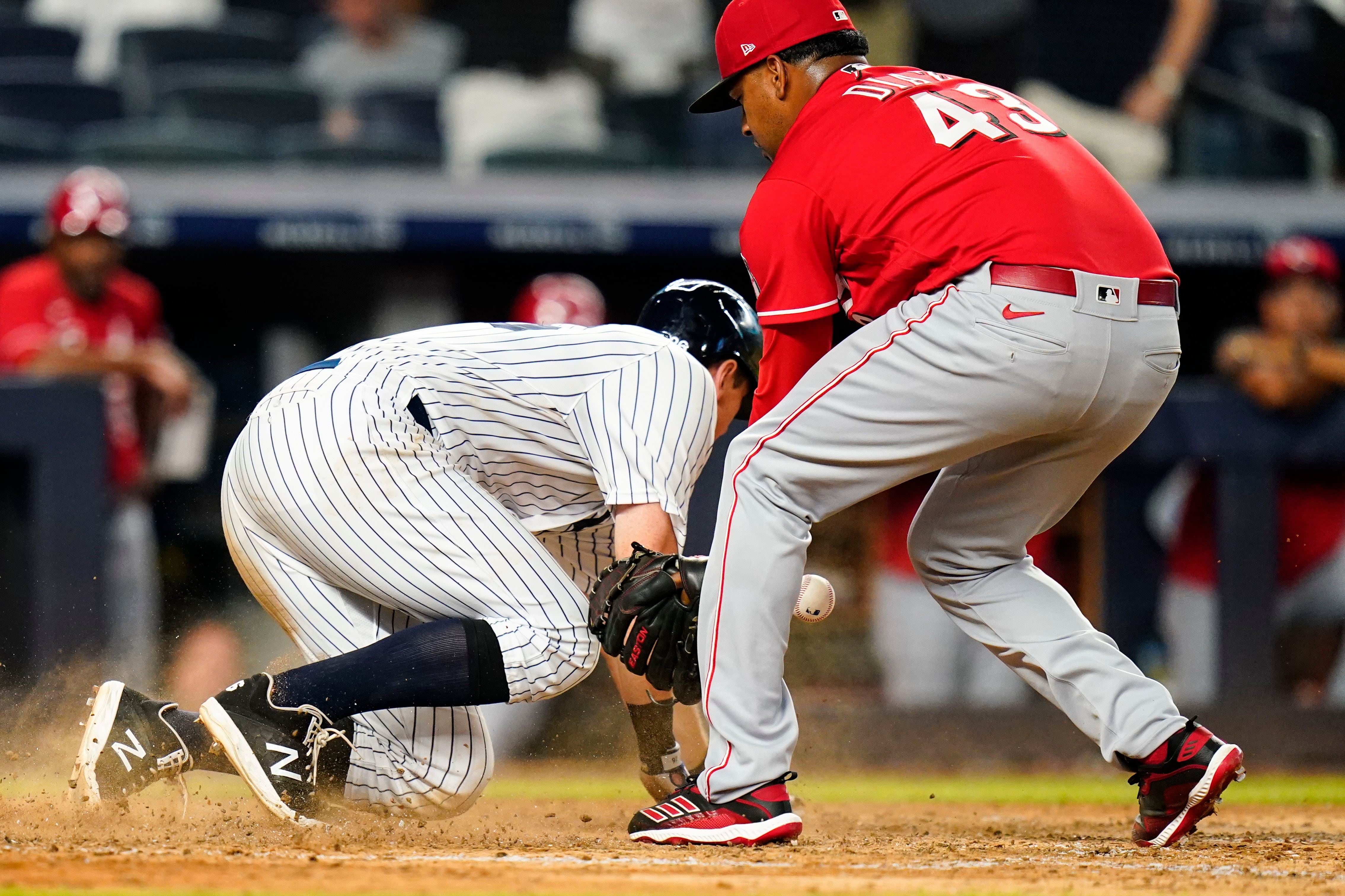 Birthday boy LeMahieu scores in 10th, Yanks beat Reds 7-6