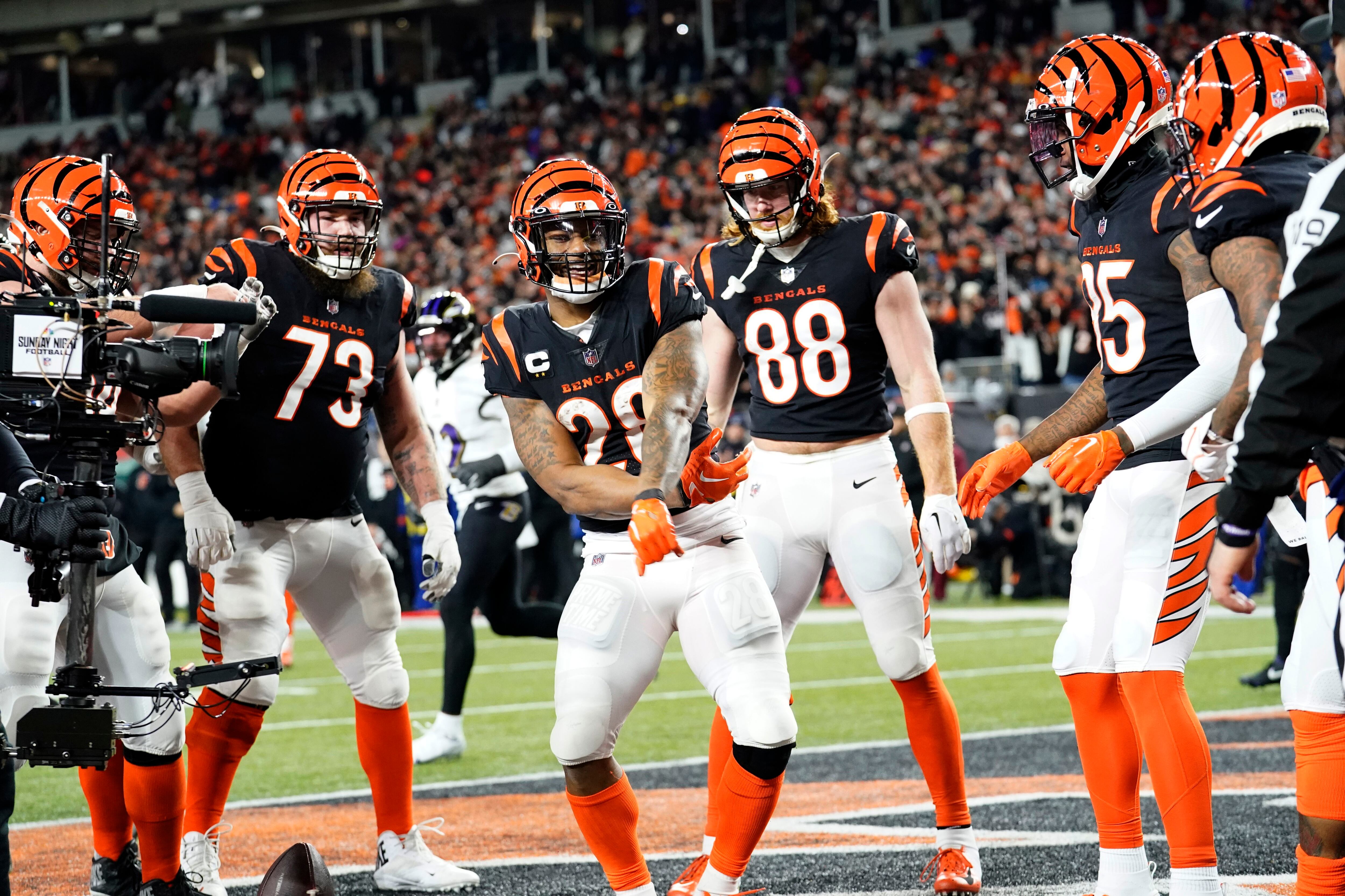 Bengals escape against Ravens, aided by 98-yard fumble return