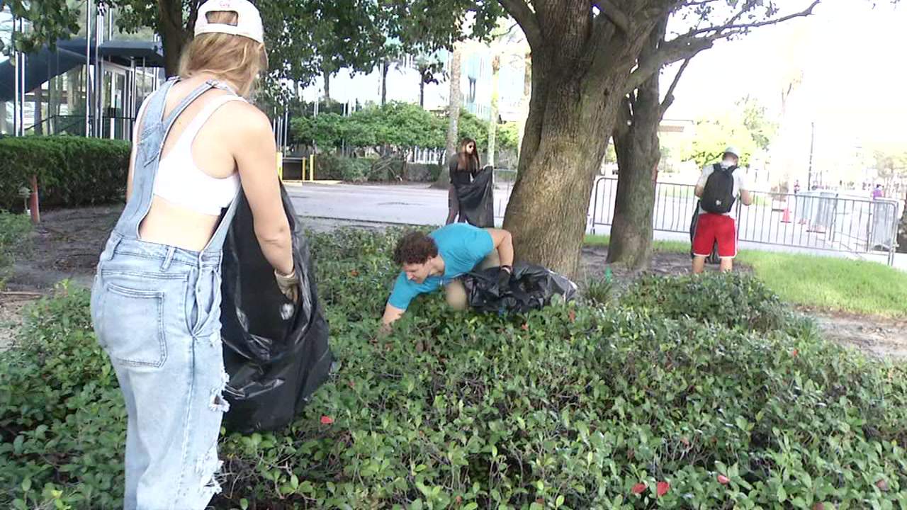 Volunteers clean up Jacksonville’s riverwalks Saturday