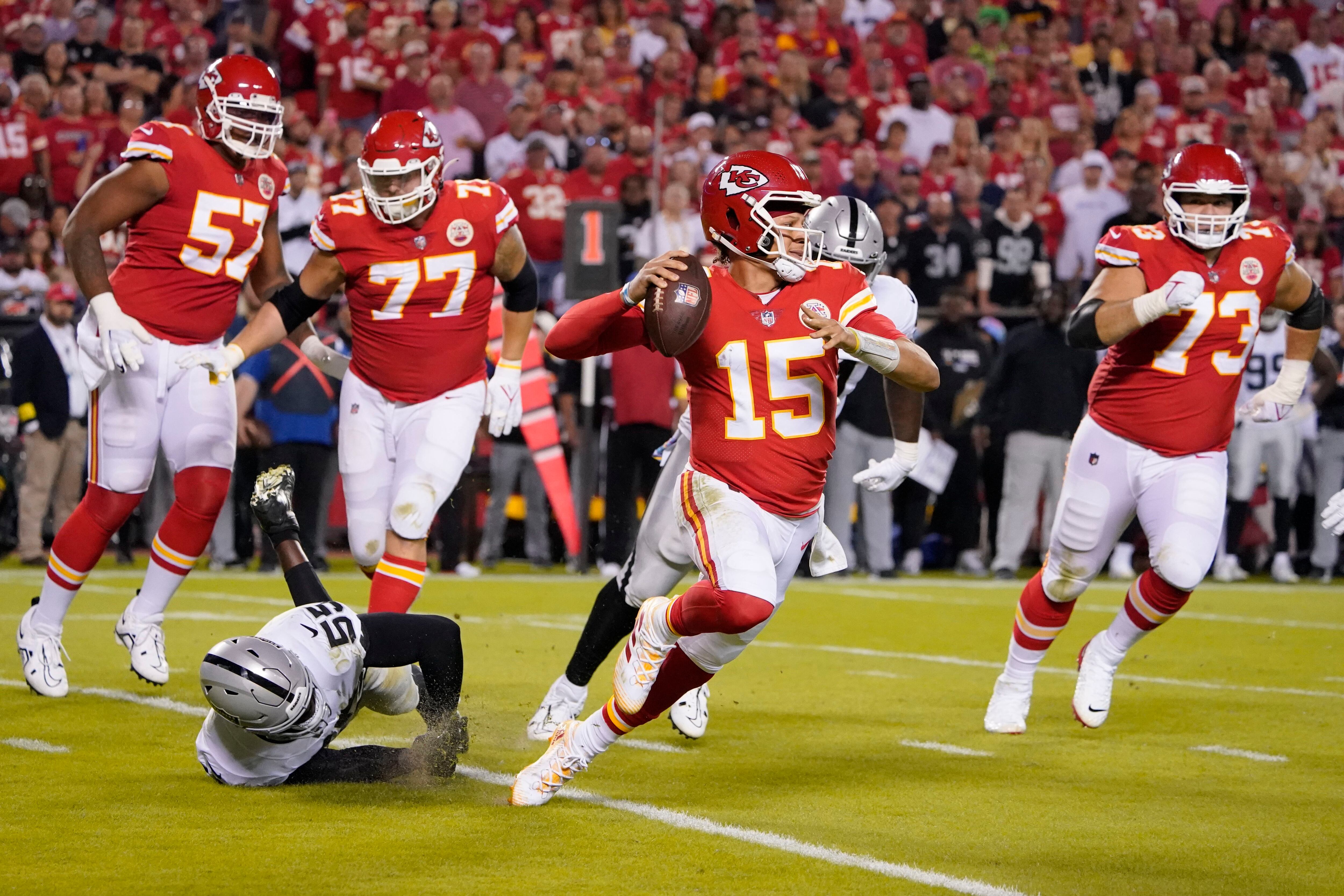 Chiefs vs Raiders: Referee defends roughing the passer call