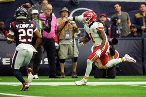 Chiefs-Texans Week 15 Final score: Jerick McKinnon ices KC 30-24