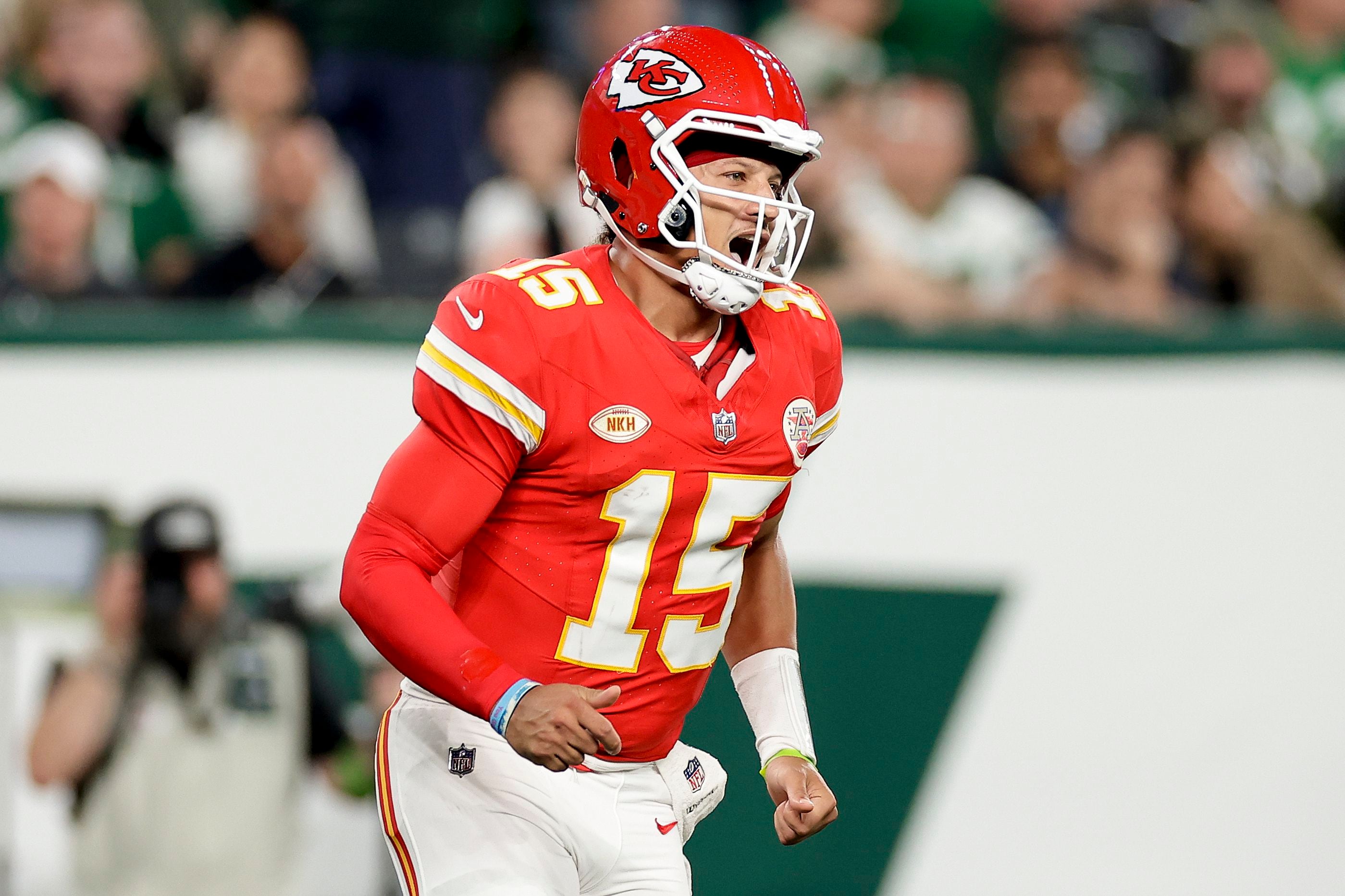 Wilson stars but Chiefs hold off Jets with Taylor Swift, Aaron Rodgers  watching