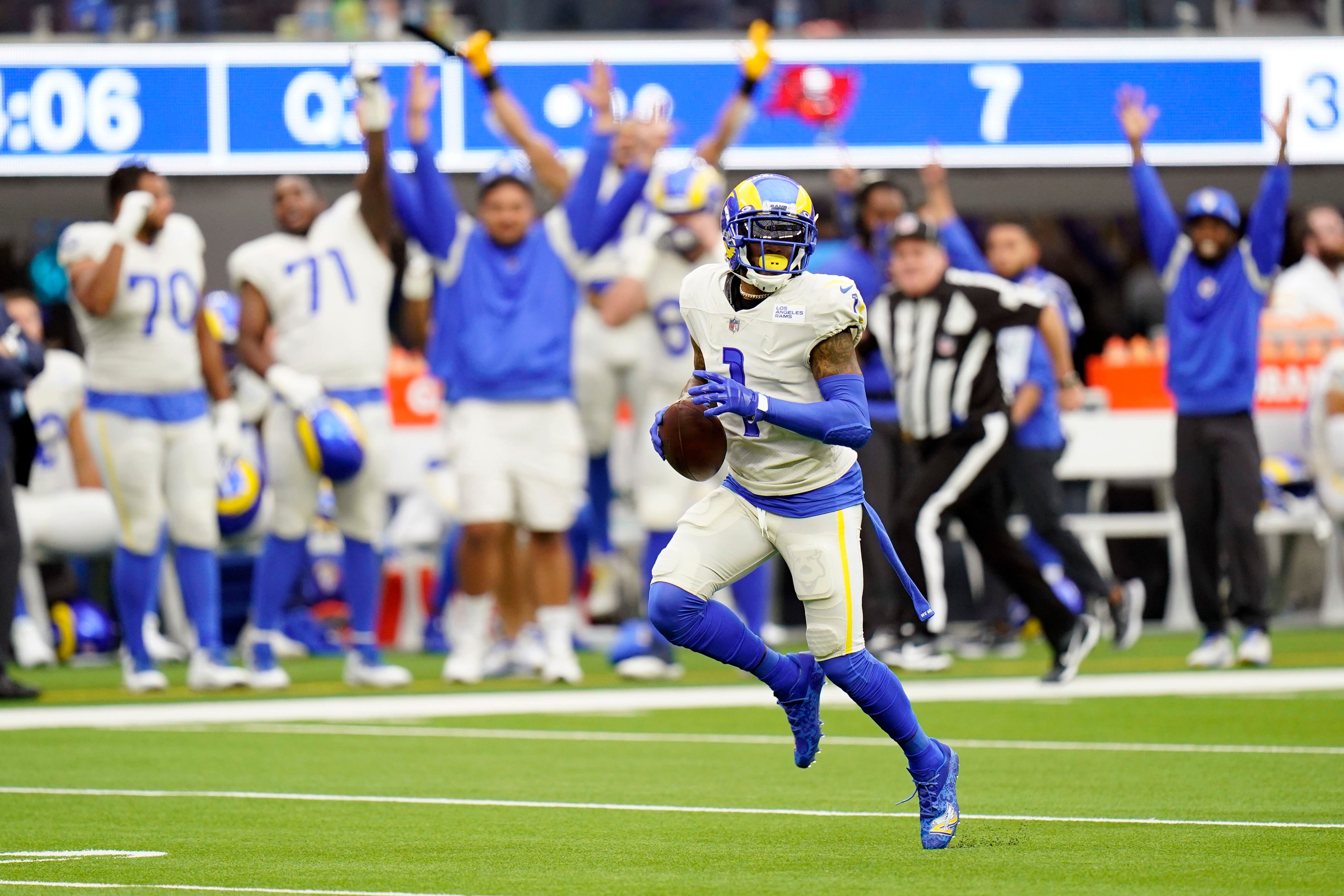 Rams' Stafford throws for 4 TDs, outduels Brady and Bucs