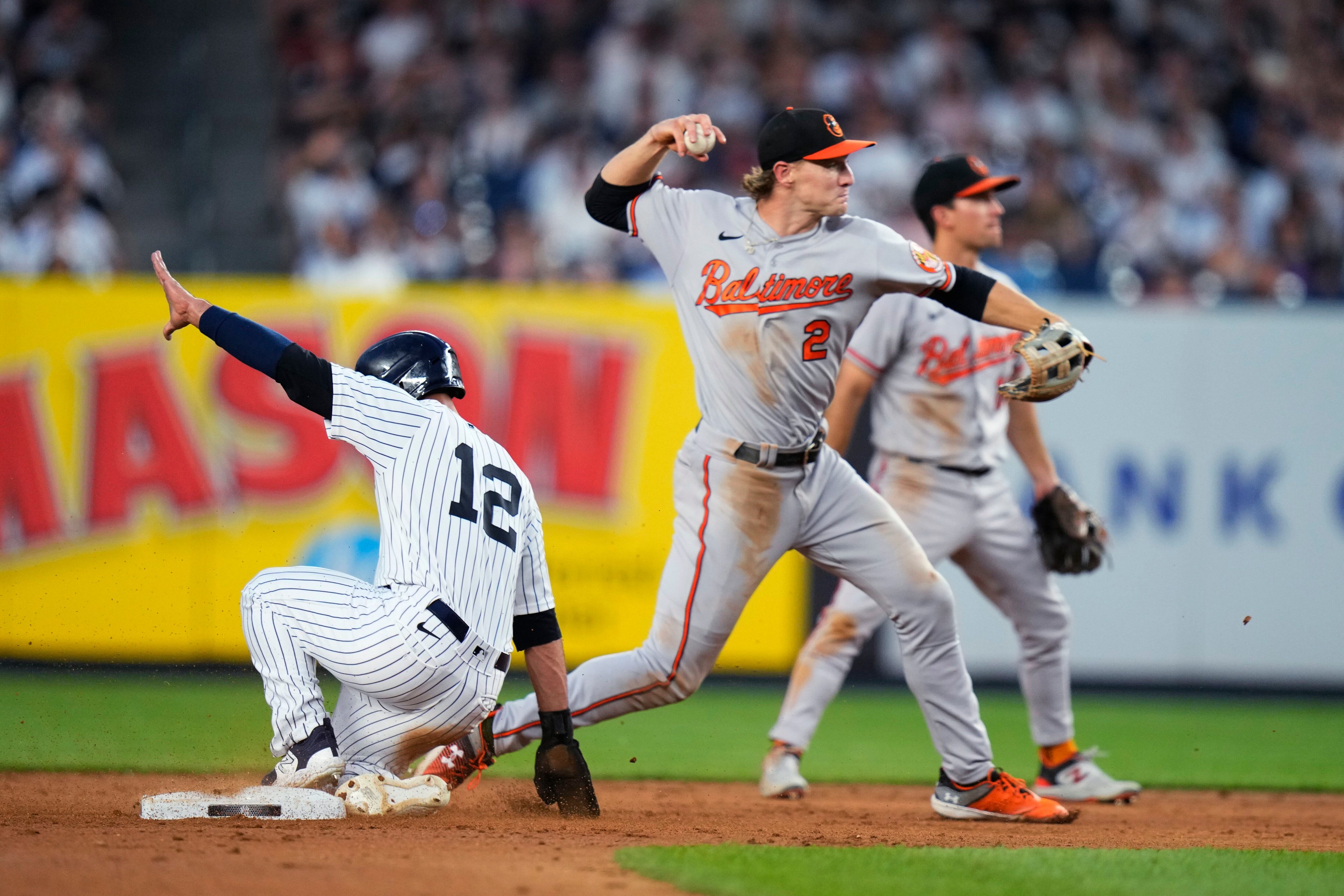 Cameraman stretchered off field after errant throw hits him in head at  Yankees game