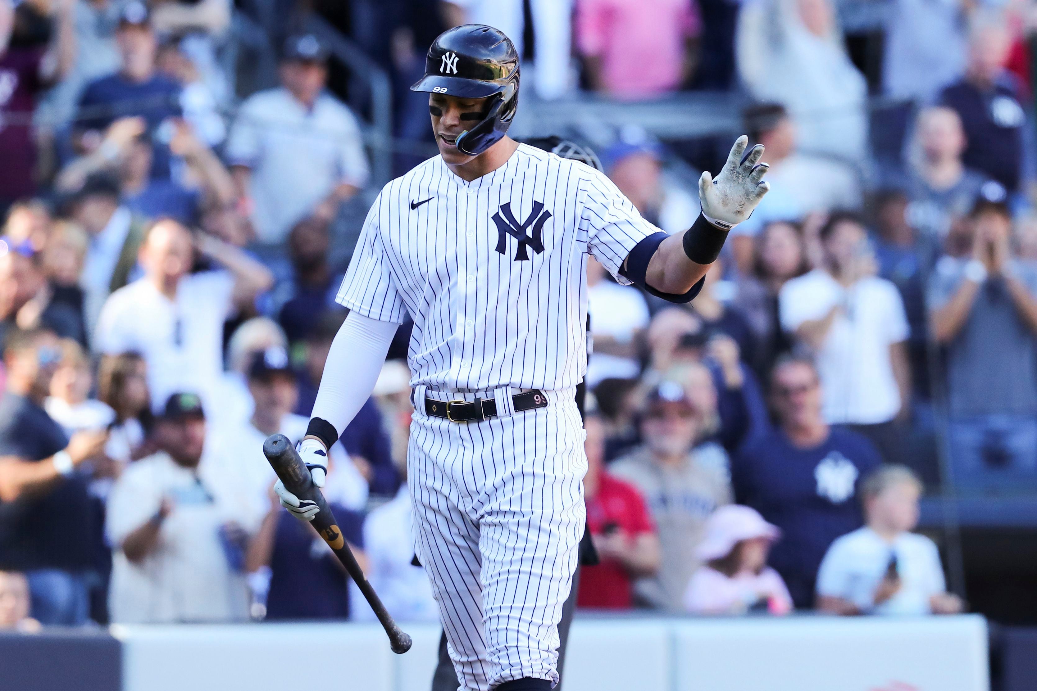 WATCH: Oswaldo Cabrera makes diving catch in center field