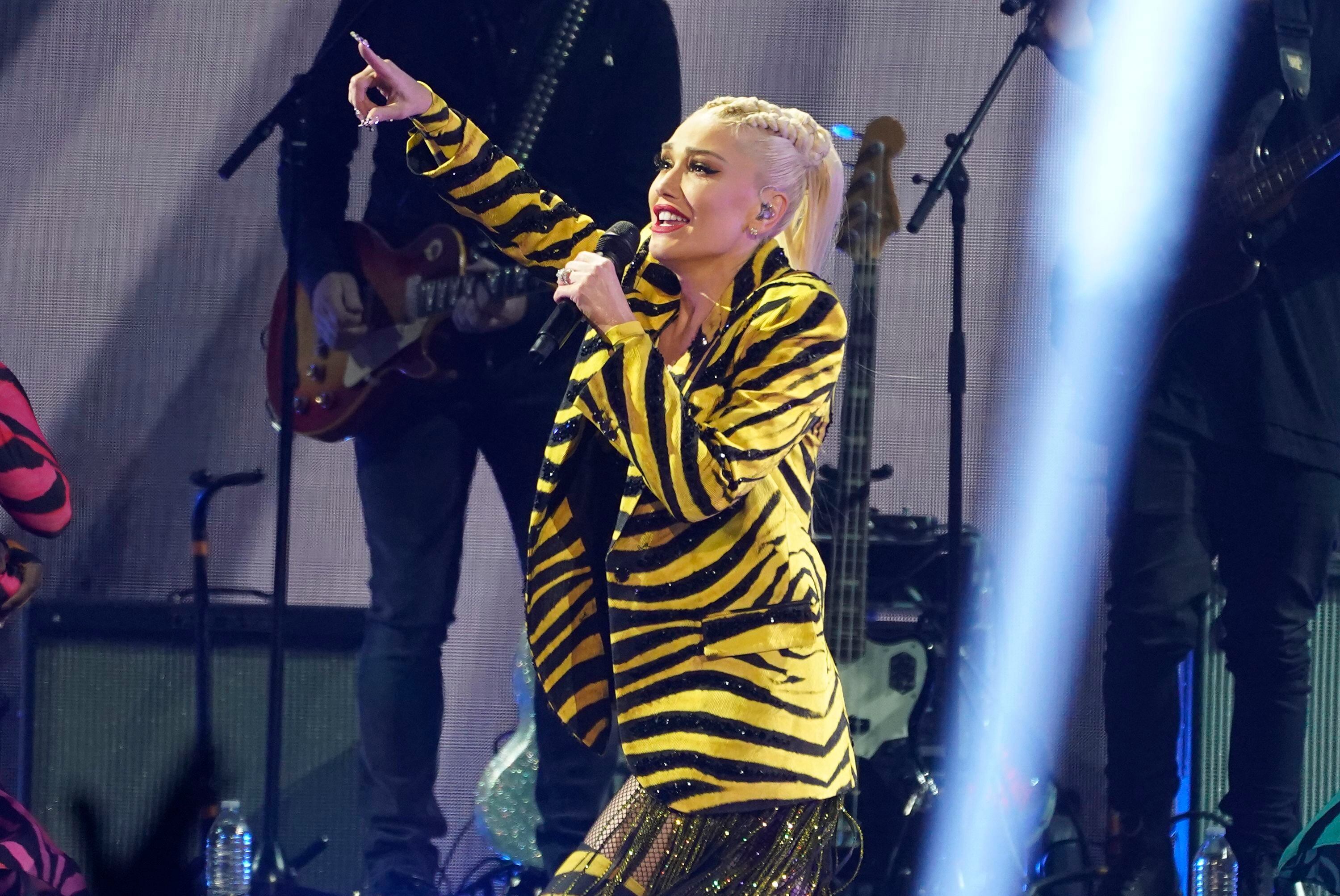 Pre-Super Bowl show: Miley Cyrus, Green Day hit the stage