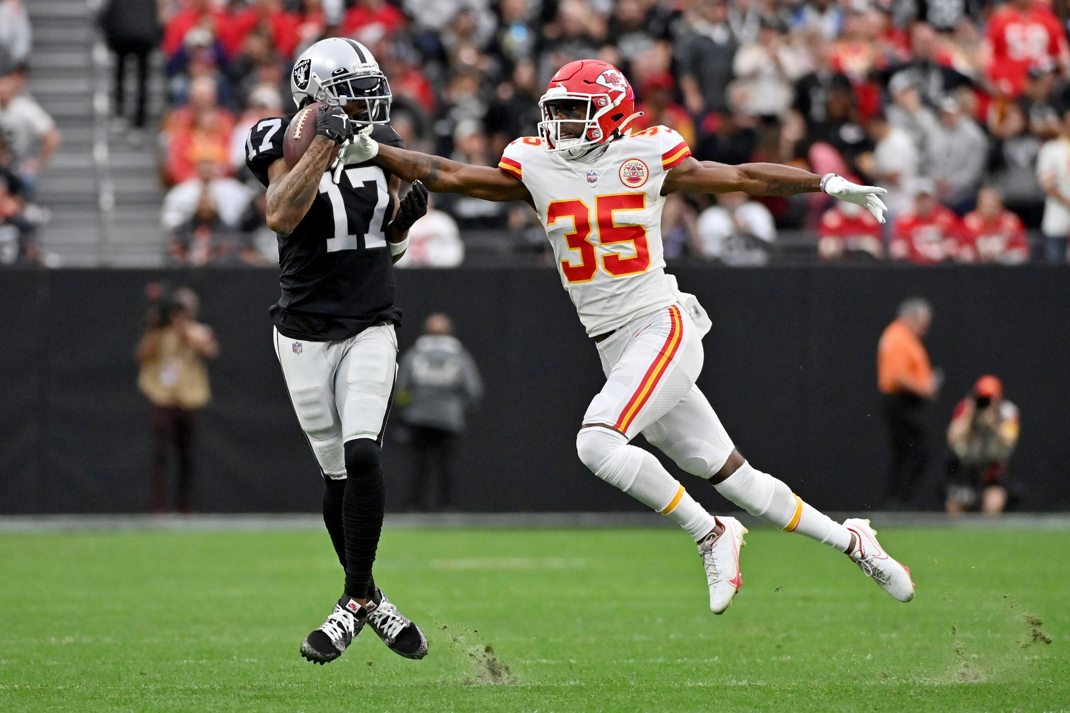 Raiders, Chiefs honor Damar Hamlin before game